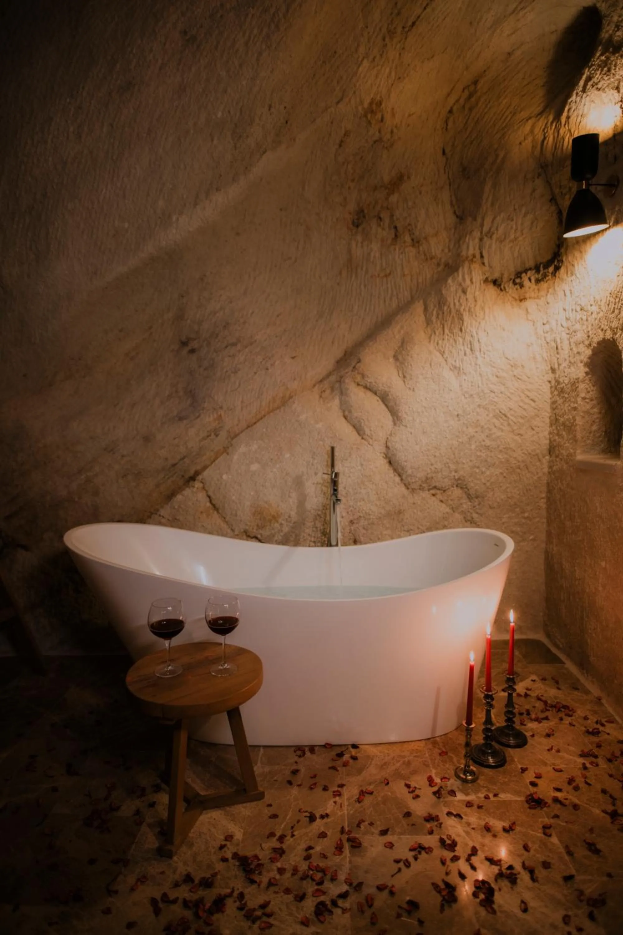 Bath in Solem Cave Suites