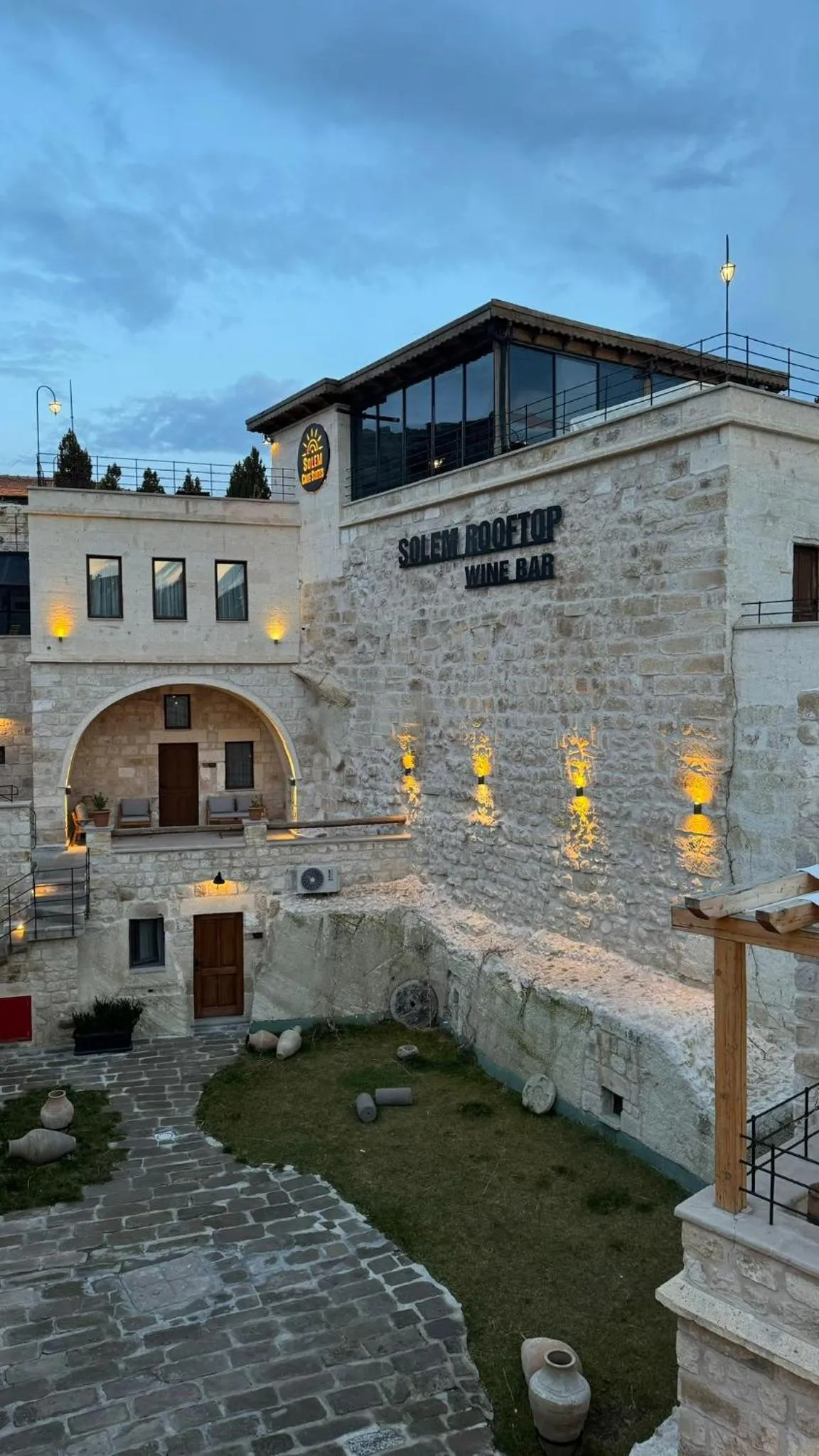 Garden in Solem Cave Suites