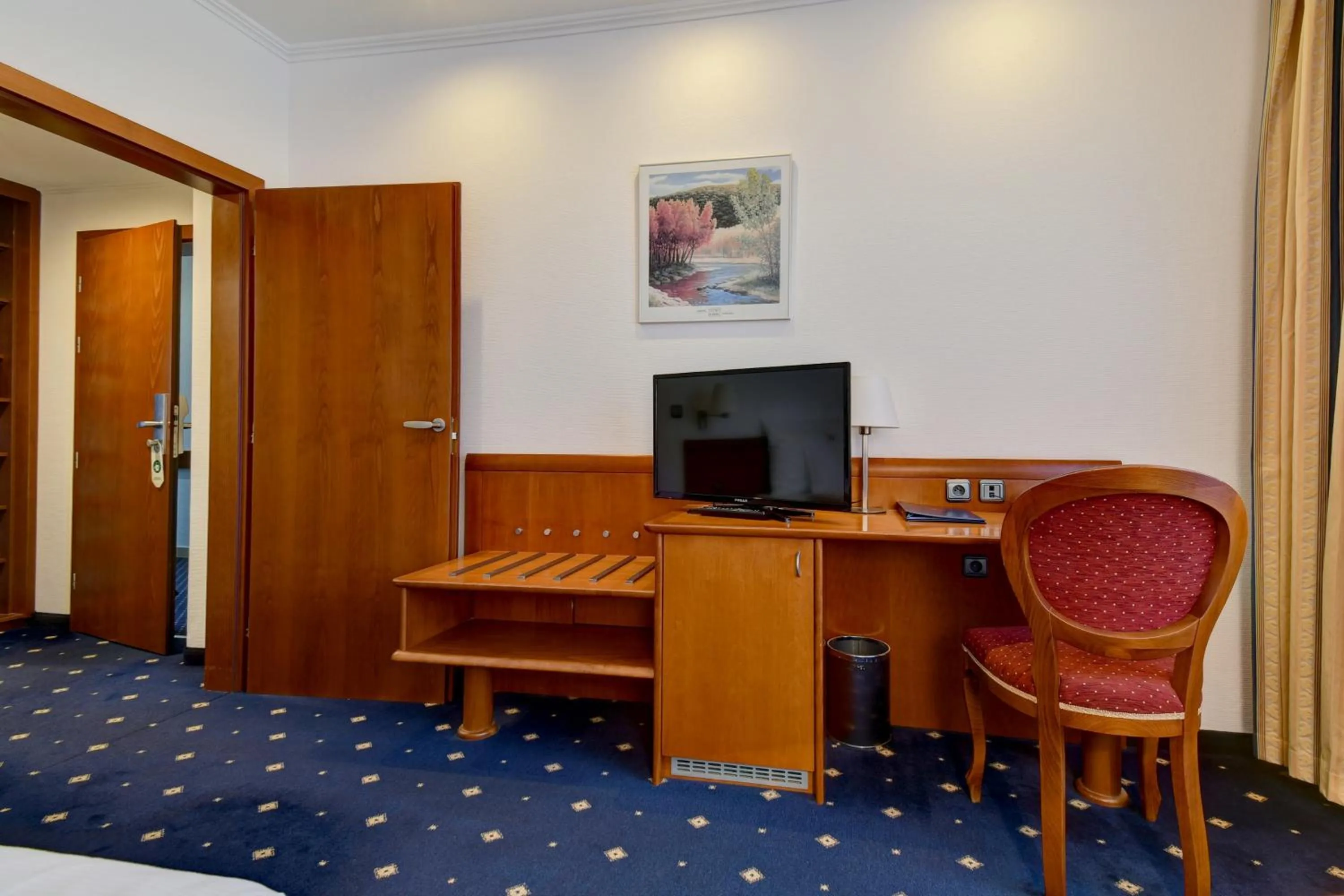 Photo of the whole room in Hotel Coronet