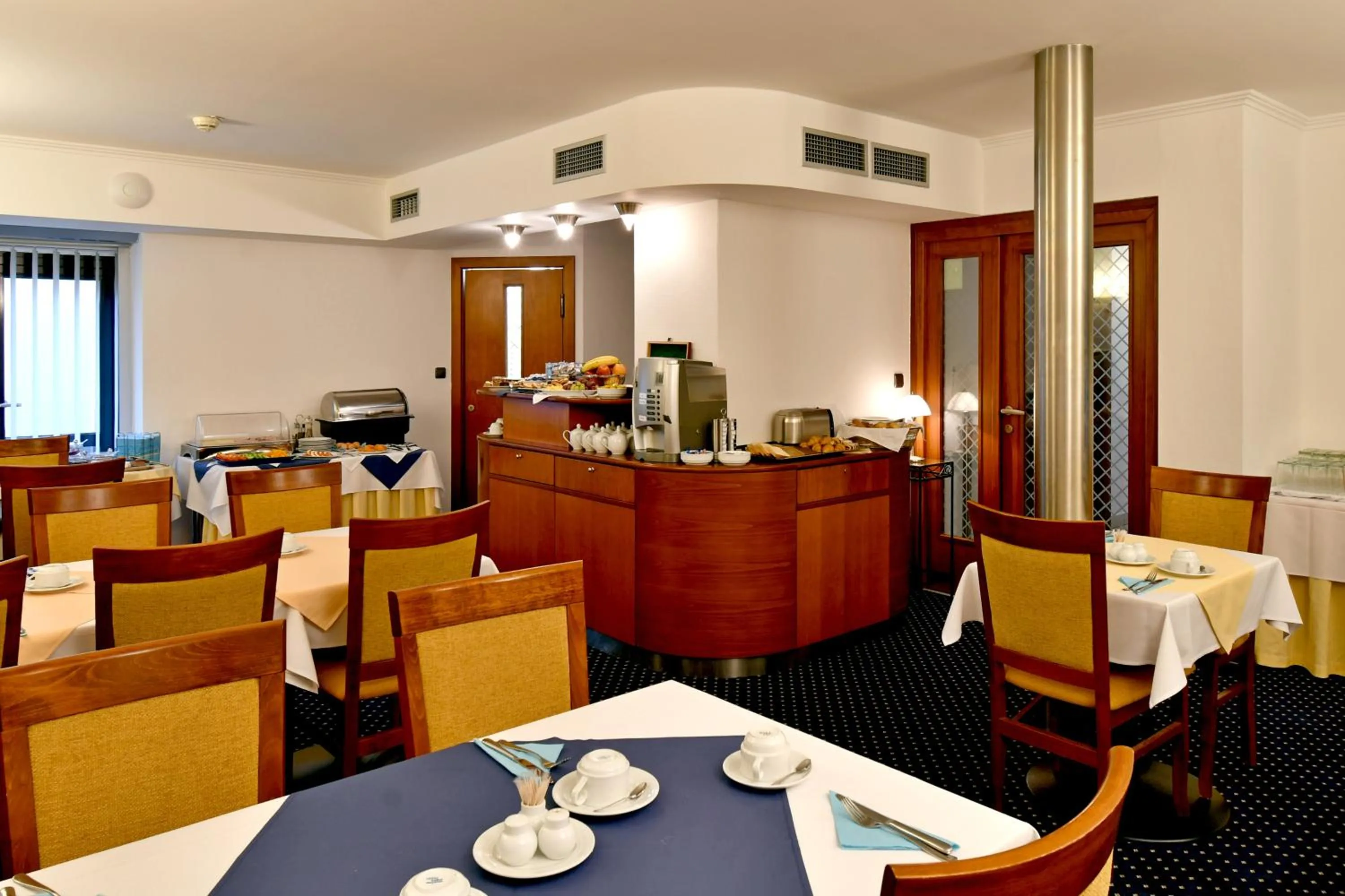 Dining area in Hotel Coronet