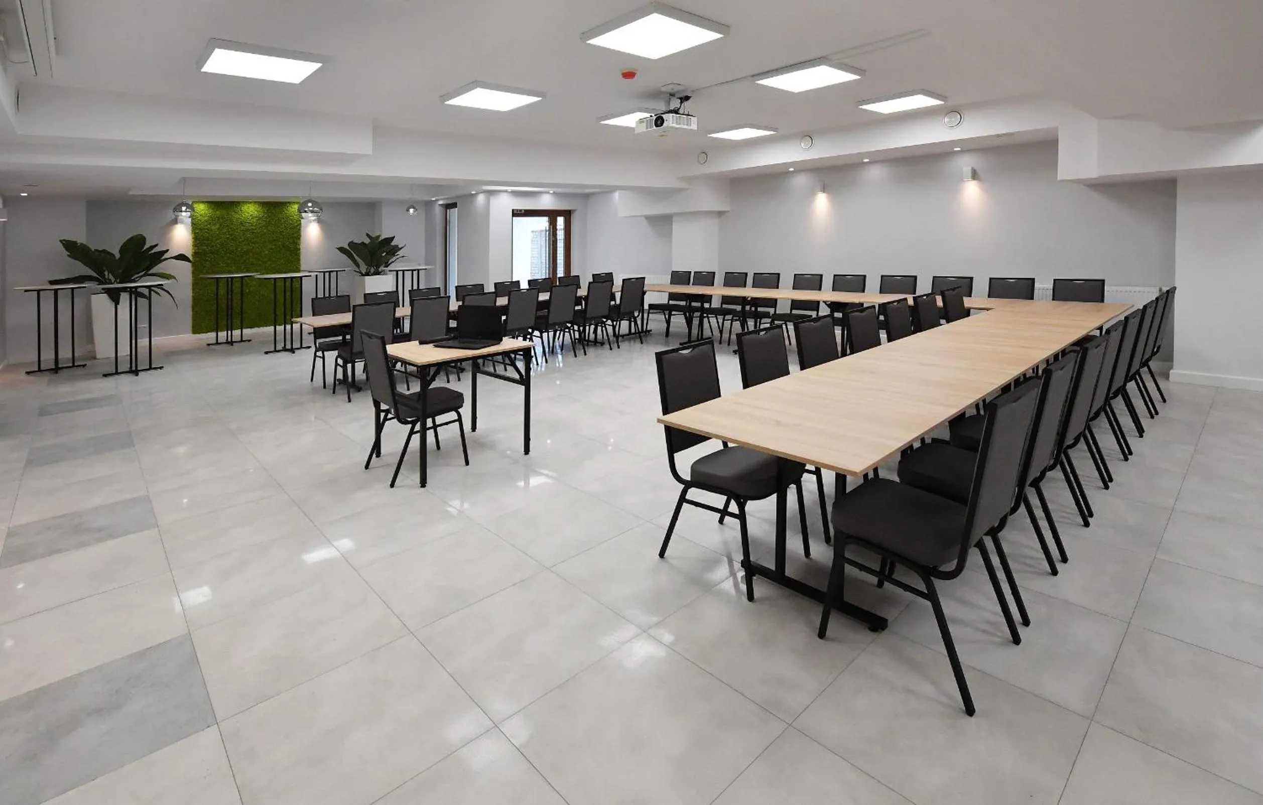 Business facilities in Fotex