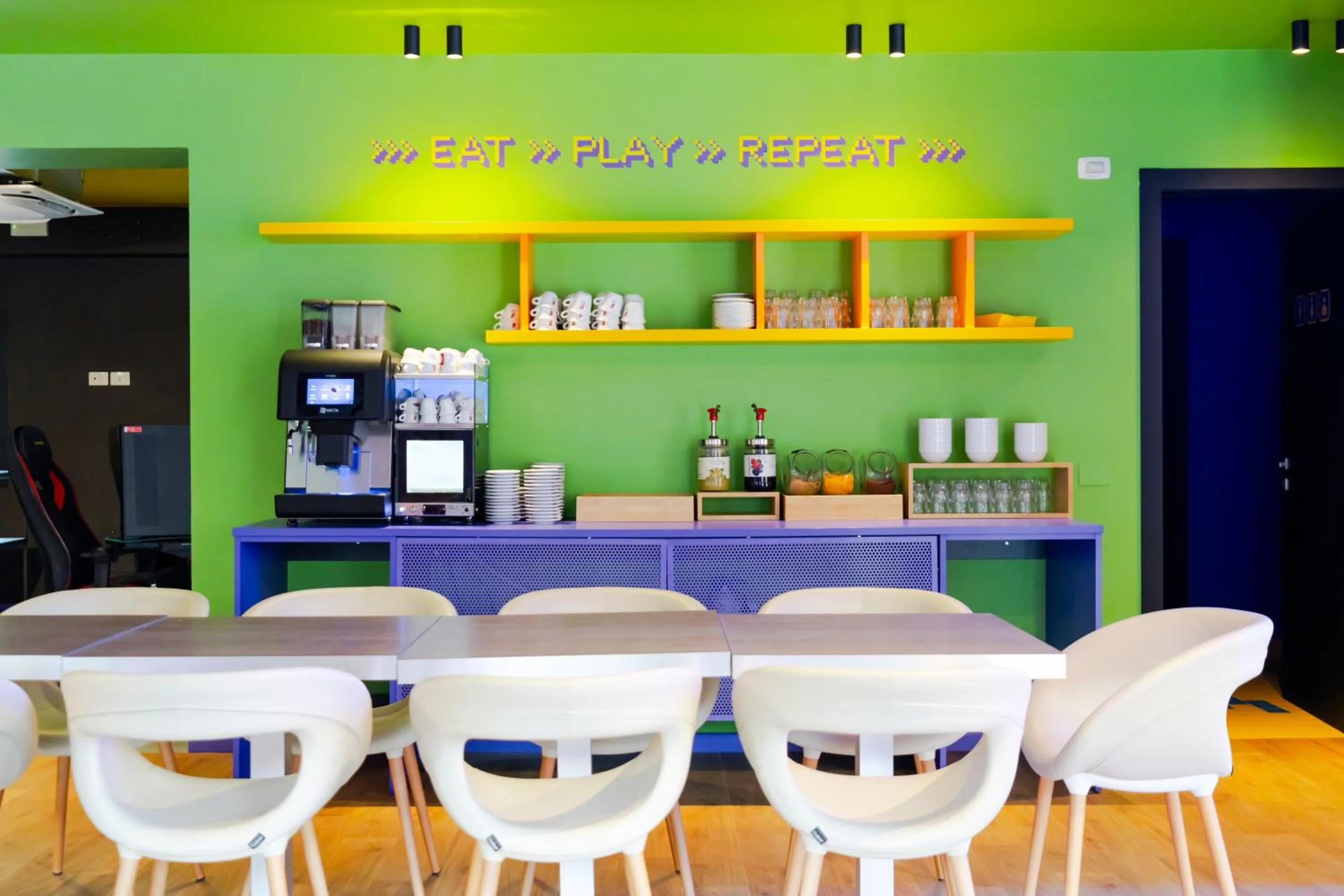 Restaurant/places to eat in The Match Hotel