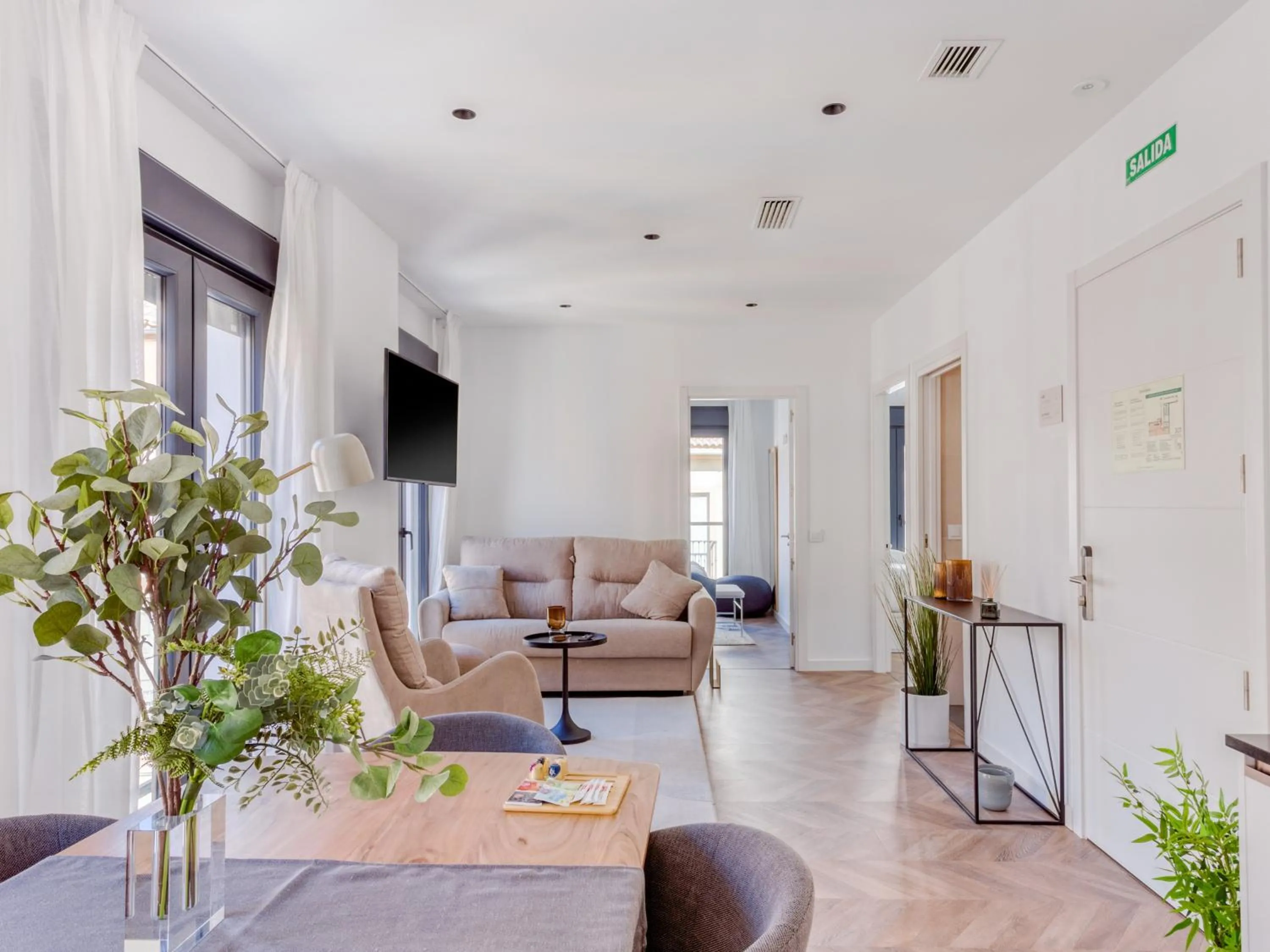 Living room in Limehome Málaga Calle Ancha del Carmen - Digital Access