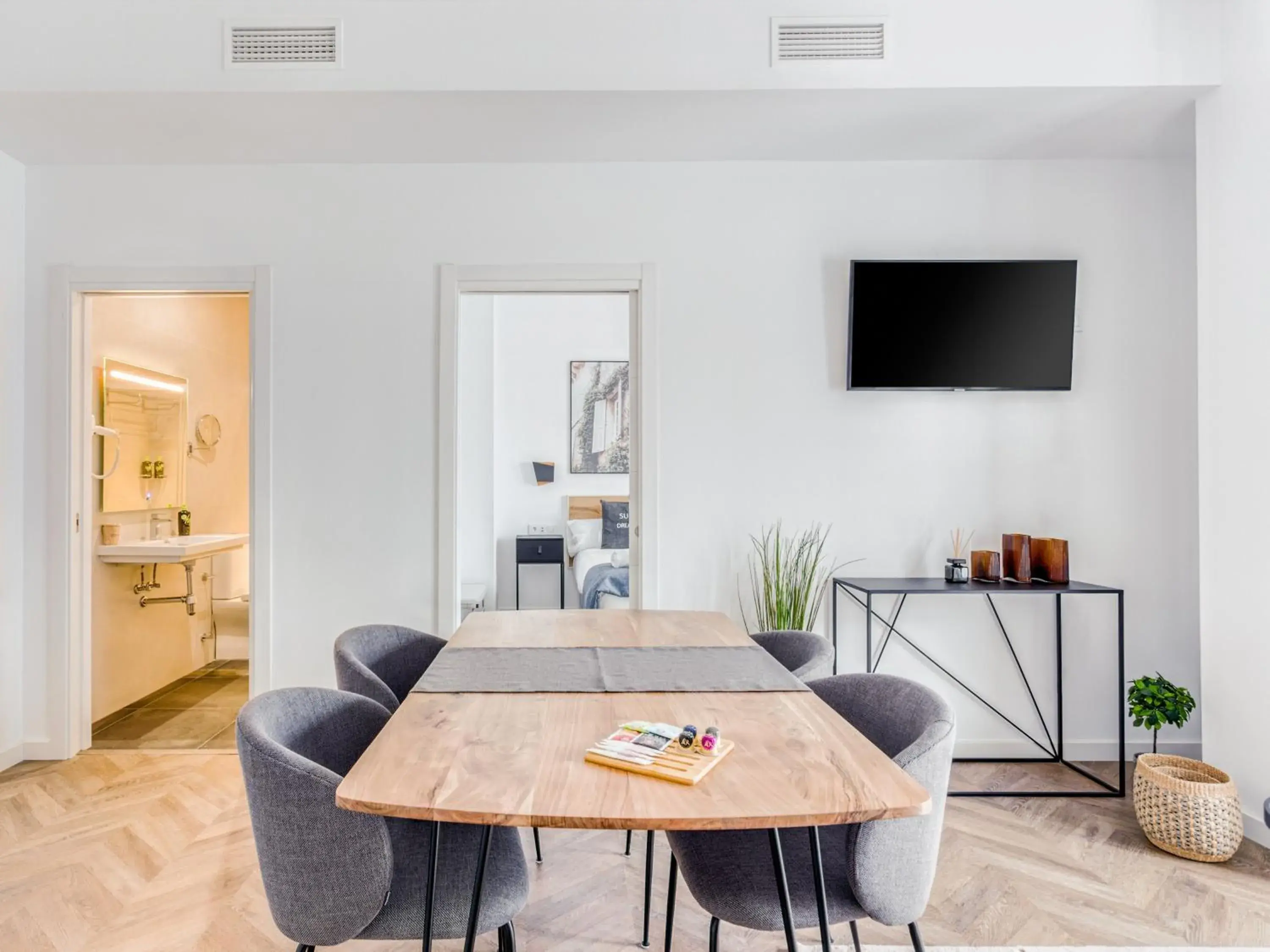 One-Bedroom Apartment with Terrace in Limehome Málaga Calle Ancha del Carmen - Digital Access One-Bedroom Apartment with Terrace in Limehome Málaga Calle Ancha del Carmen - Digital Access