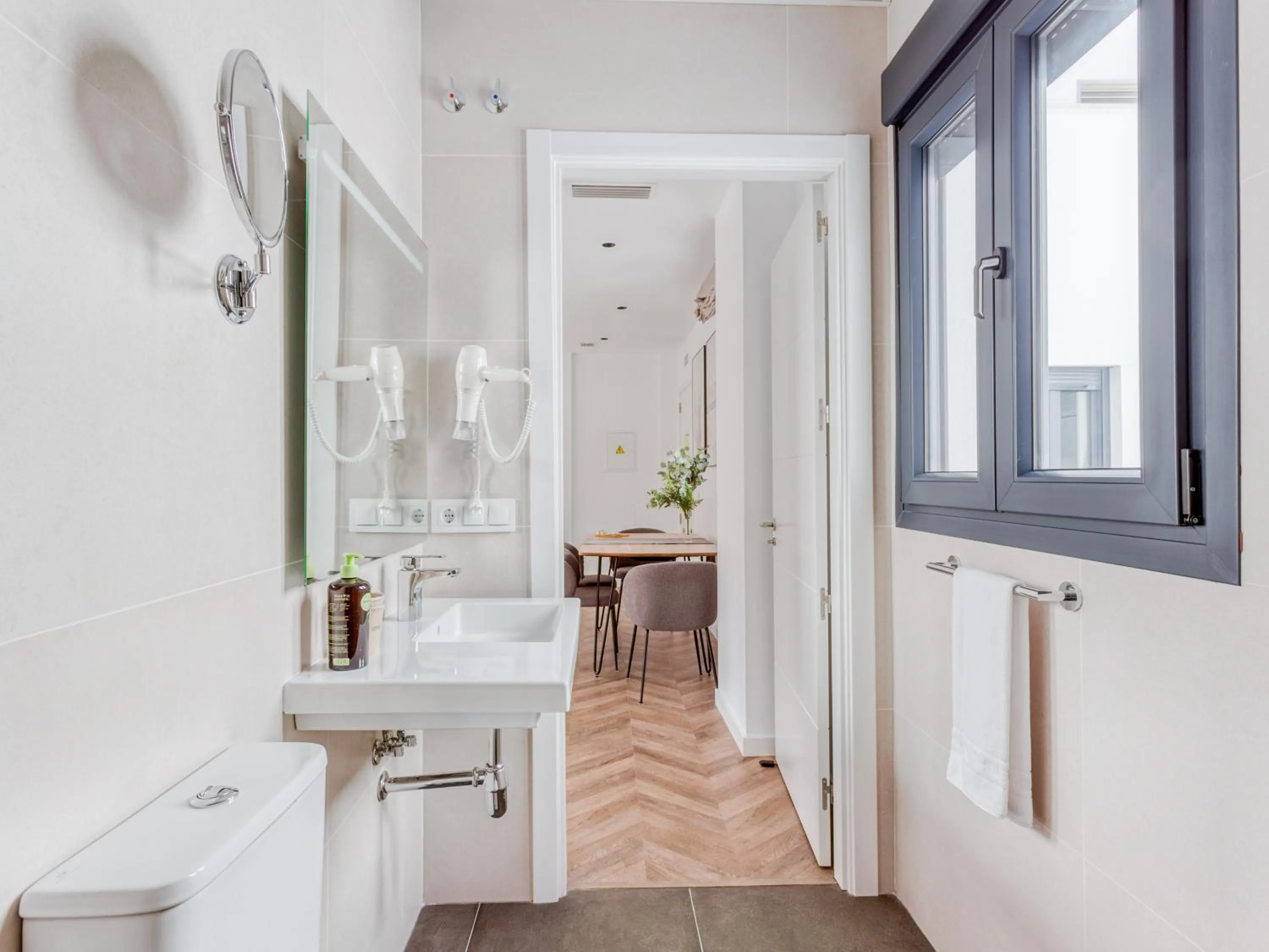 Bathroom in Limehome Málaga Calle Ancha del Carmen - Digital Access