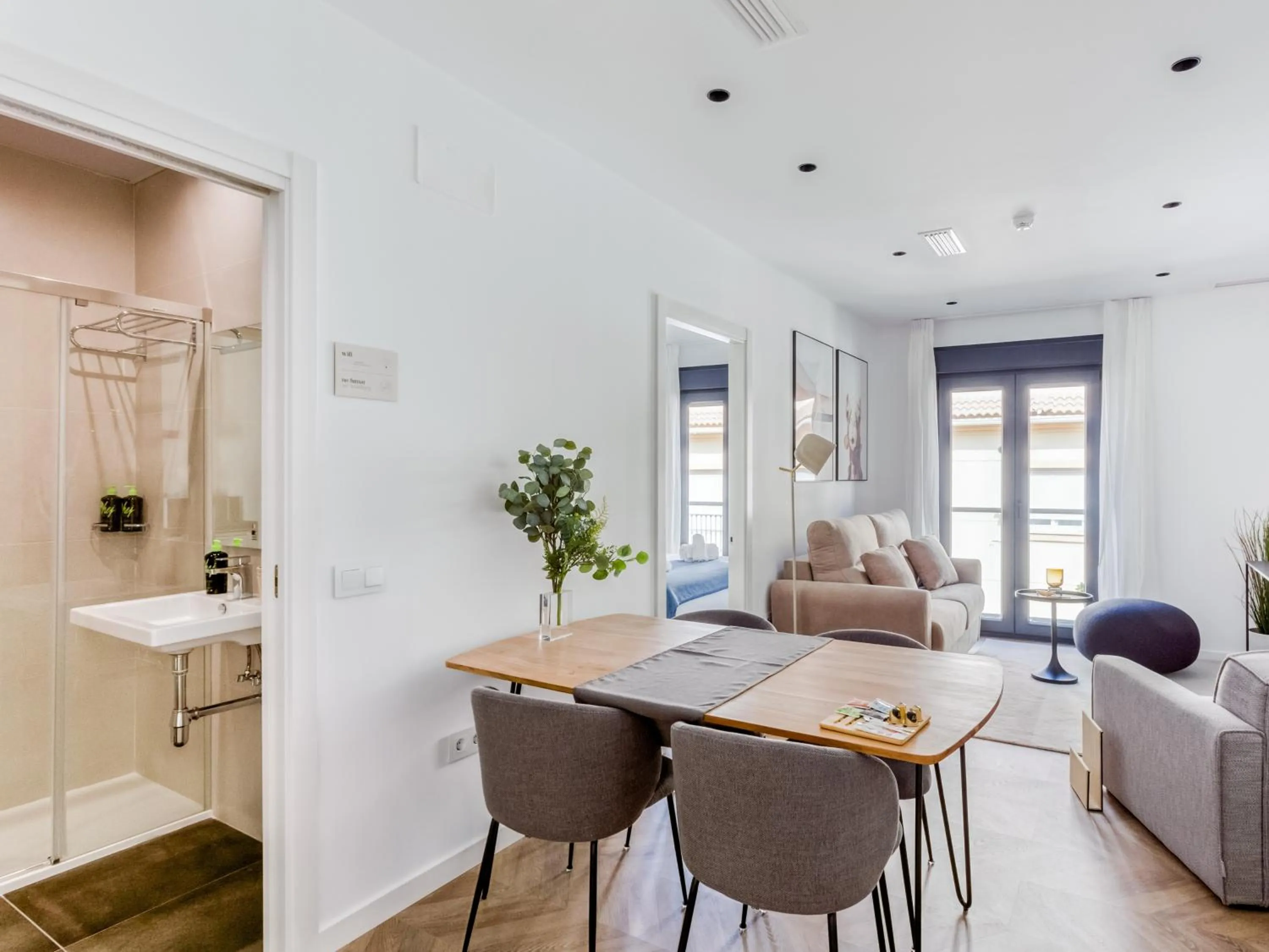 Living room in Limehome Málaga Calle Ancha del Carmen - Digital Access