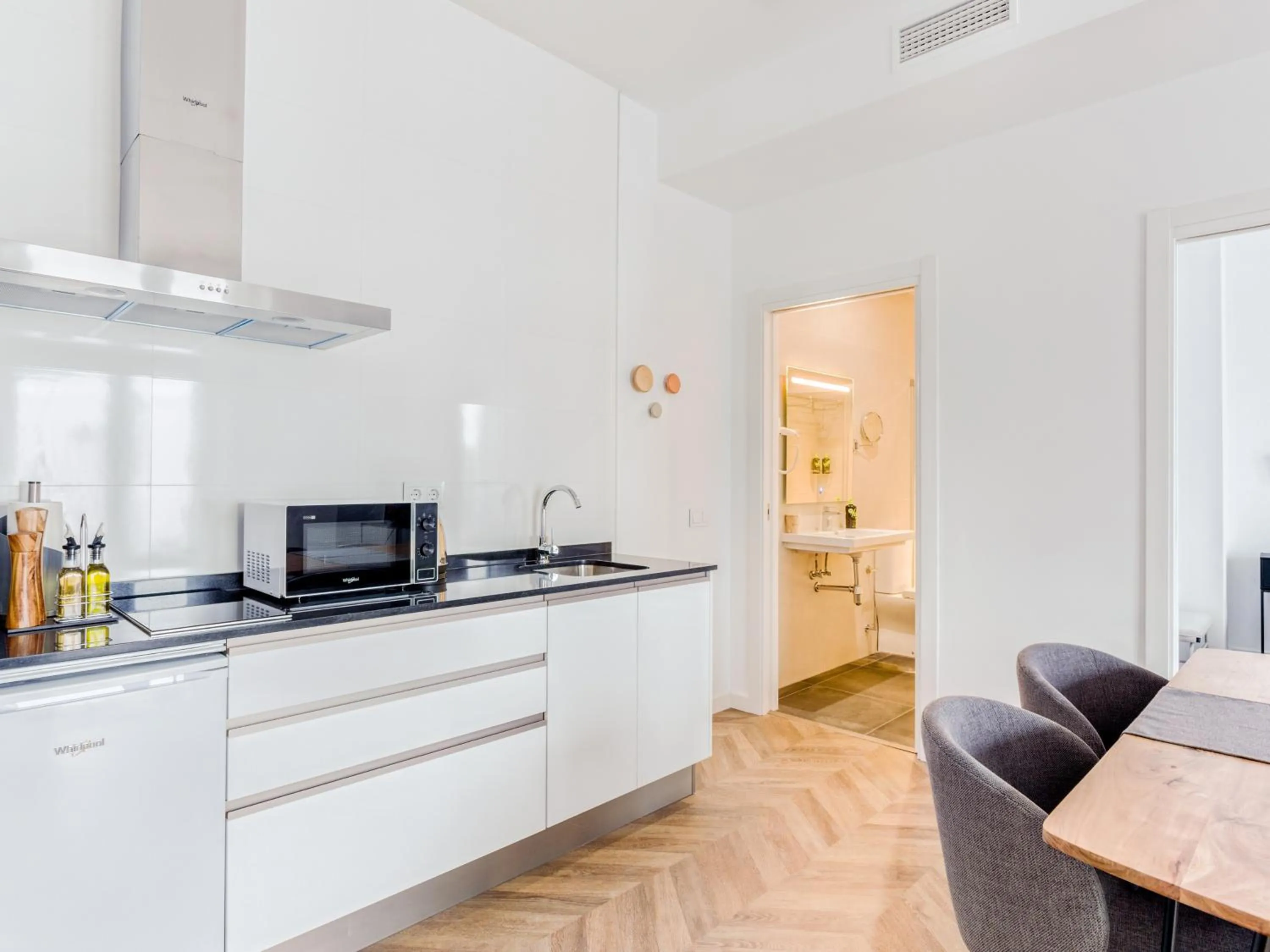 Kitchen or kitchenette in Limehome Málaga Calle Ancha del Carmen - Digital Access