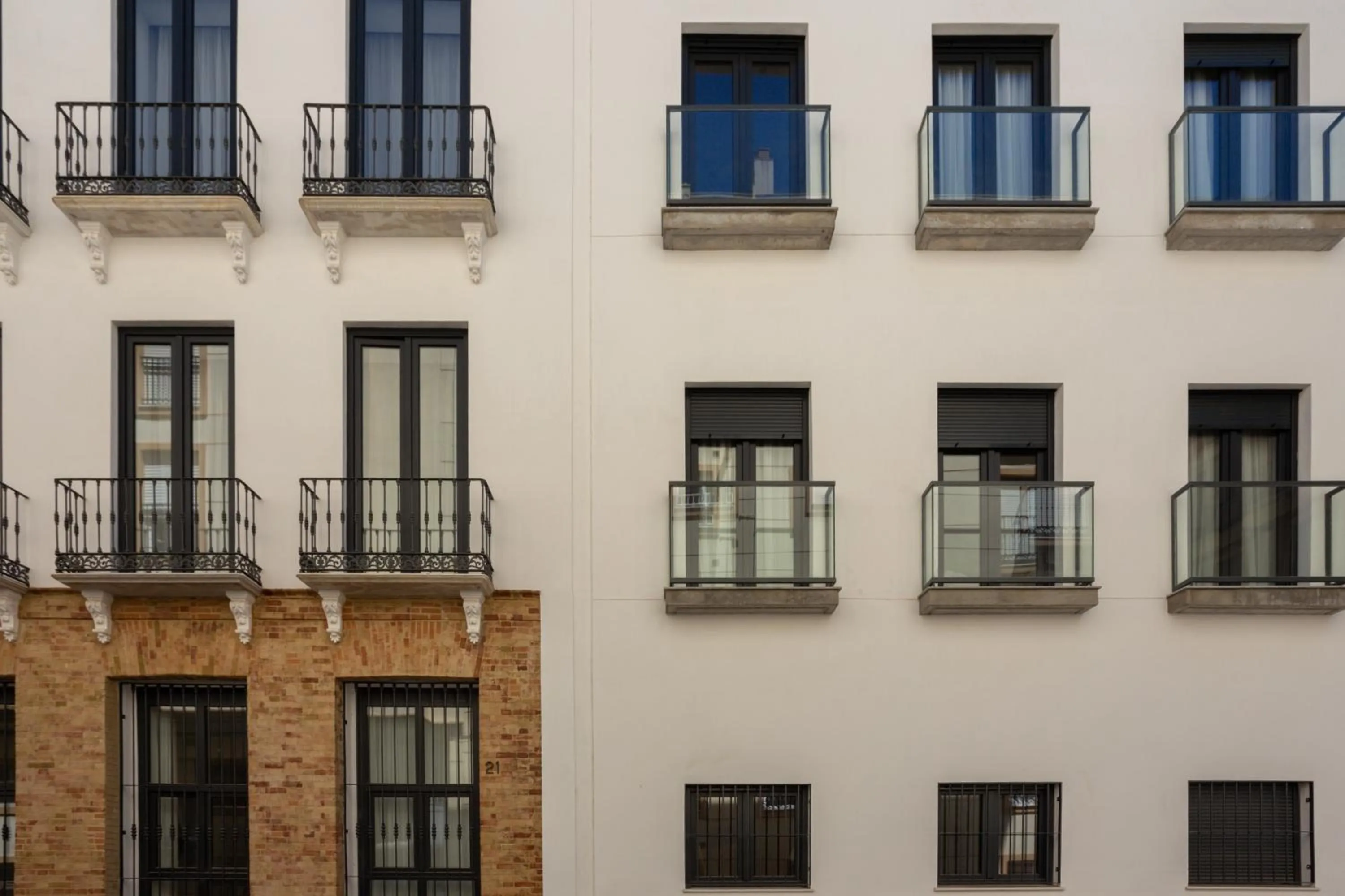 Property building in Limehome Málaga Calle Ancha del Carmen - Digital Access