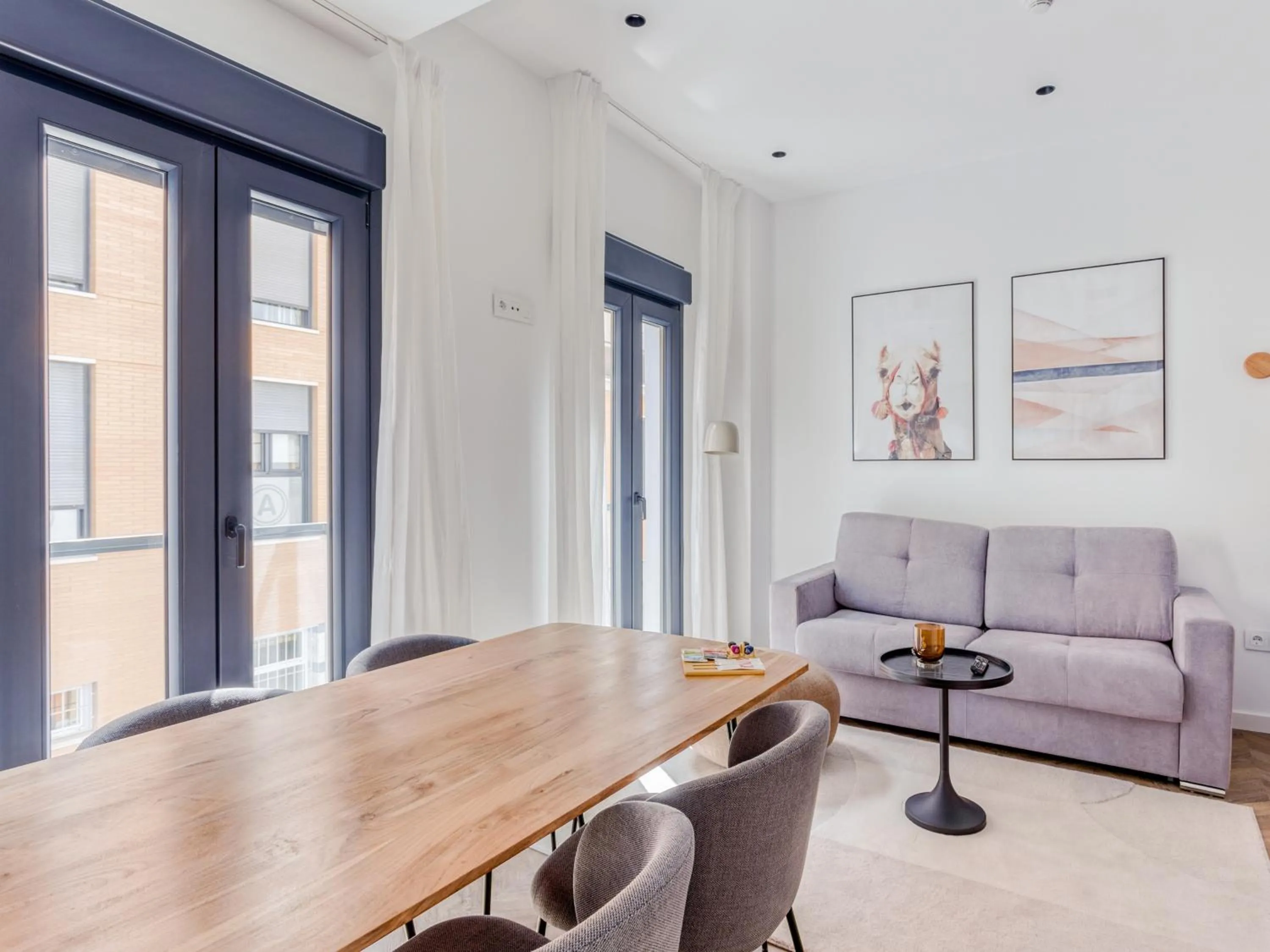 Seating area in Limehome Málaga Calle Ancha del Carmen - Digital Access