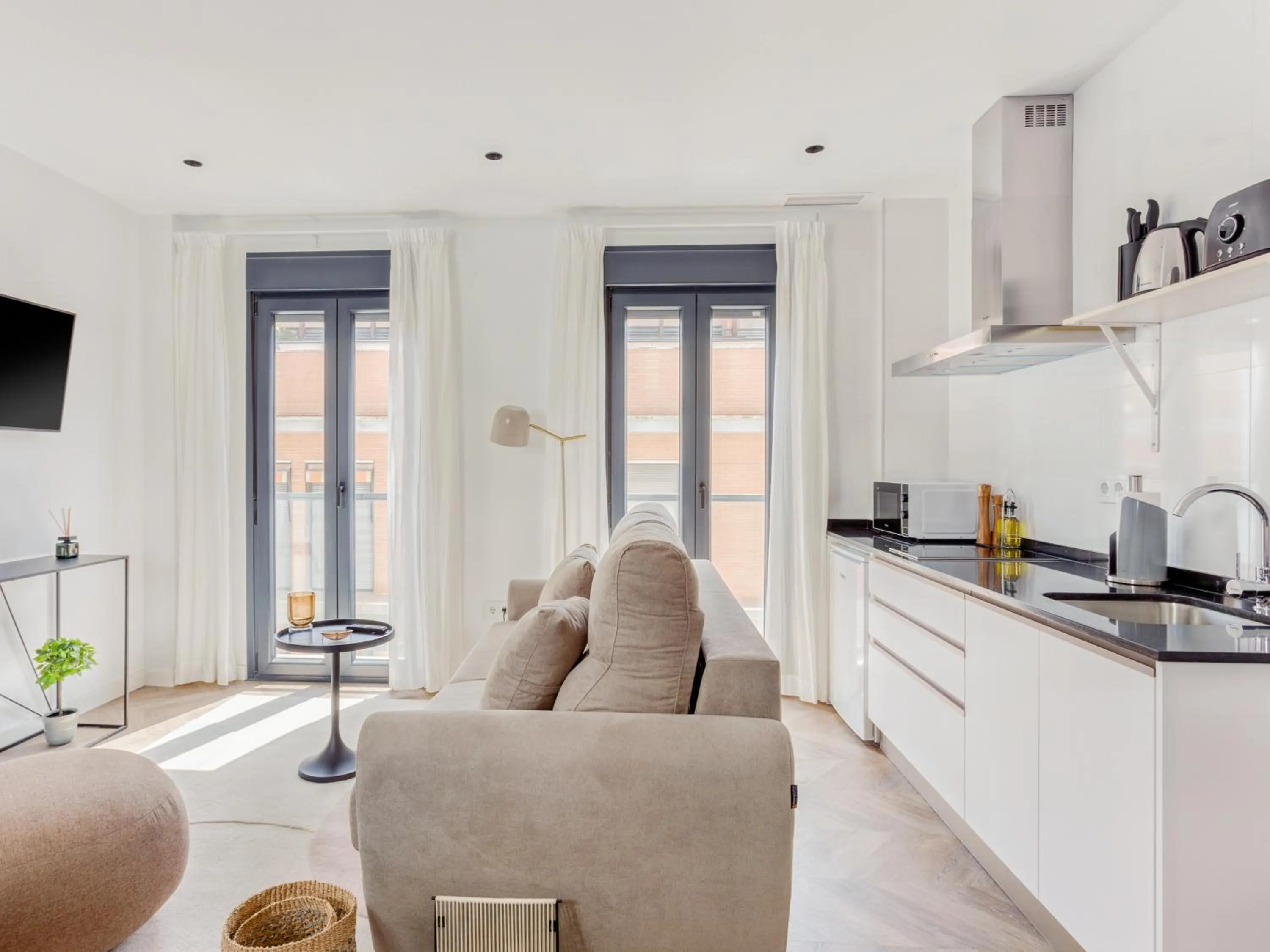 Kitchen or kitchenette in Limehome Málaga Calle Ancha del Carmen - Digital Access