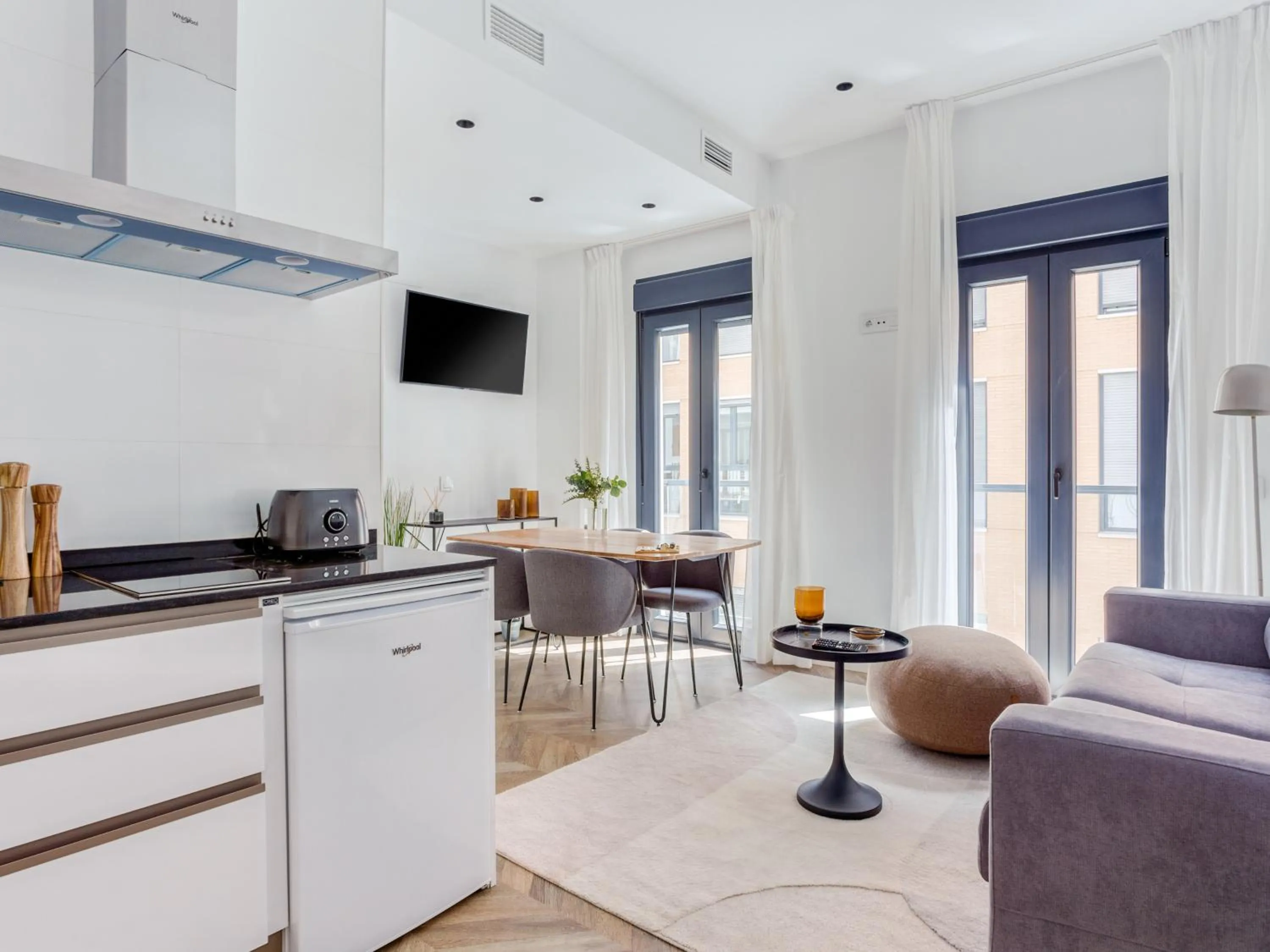 Kitchen or kitchenette in Limehome Málaga Calle Ancha del Carmen - Digital Access