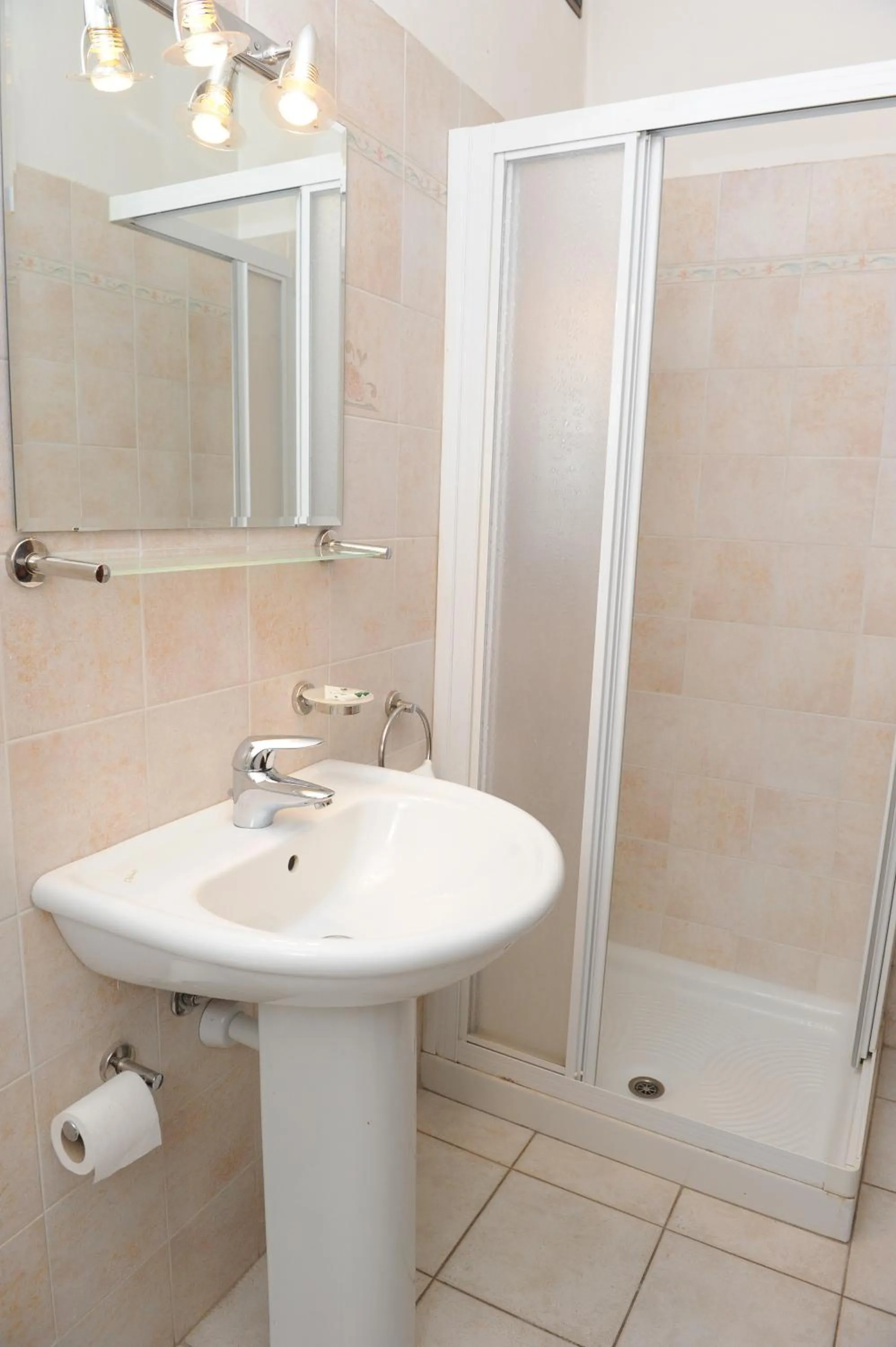 Shower in Hotel Isolabella