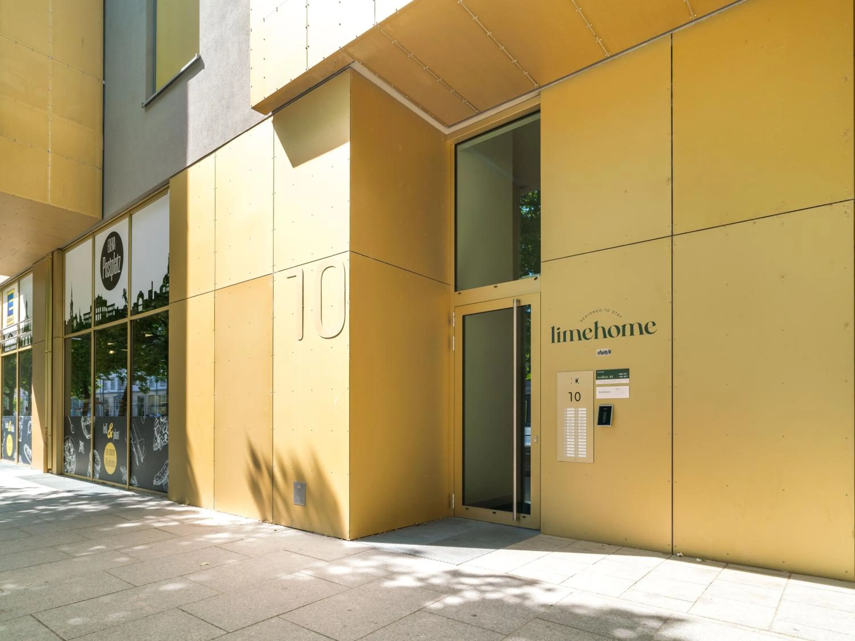 Facade/entrance in Limehome Dresden Wallstraße - Digital Access