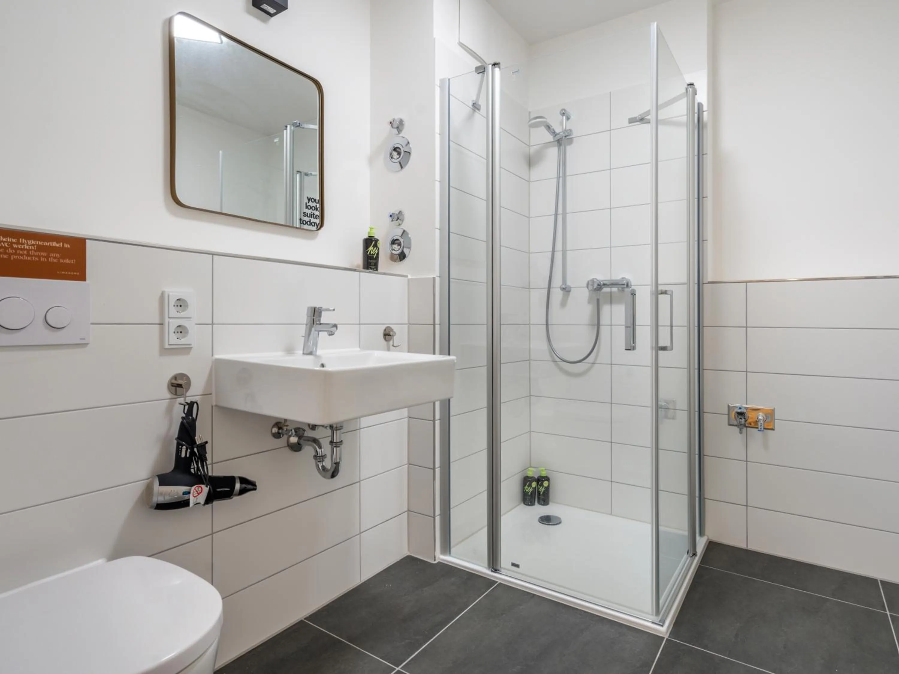 Shower in Limehome Dresden Wallstraße - Digital Access