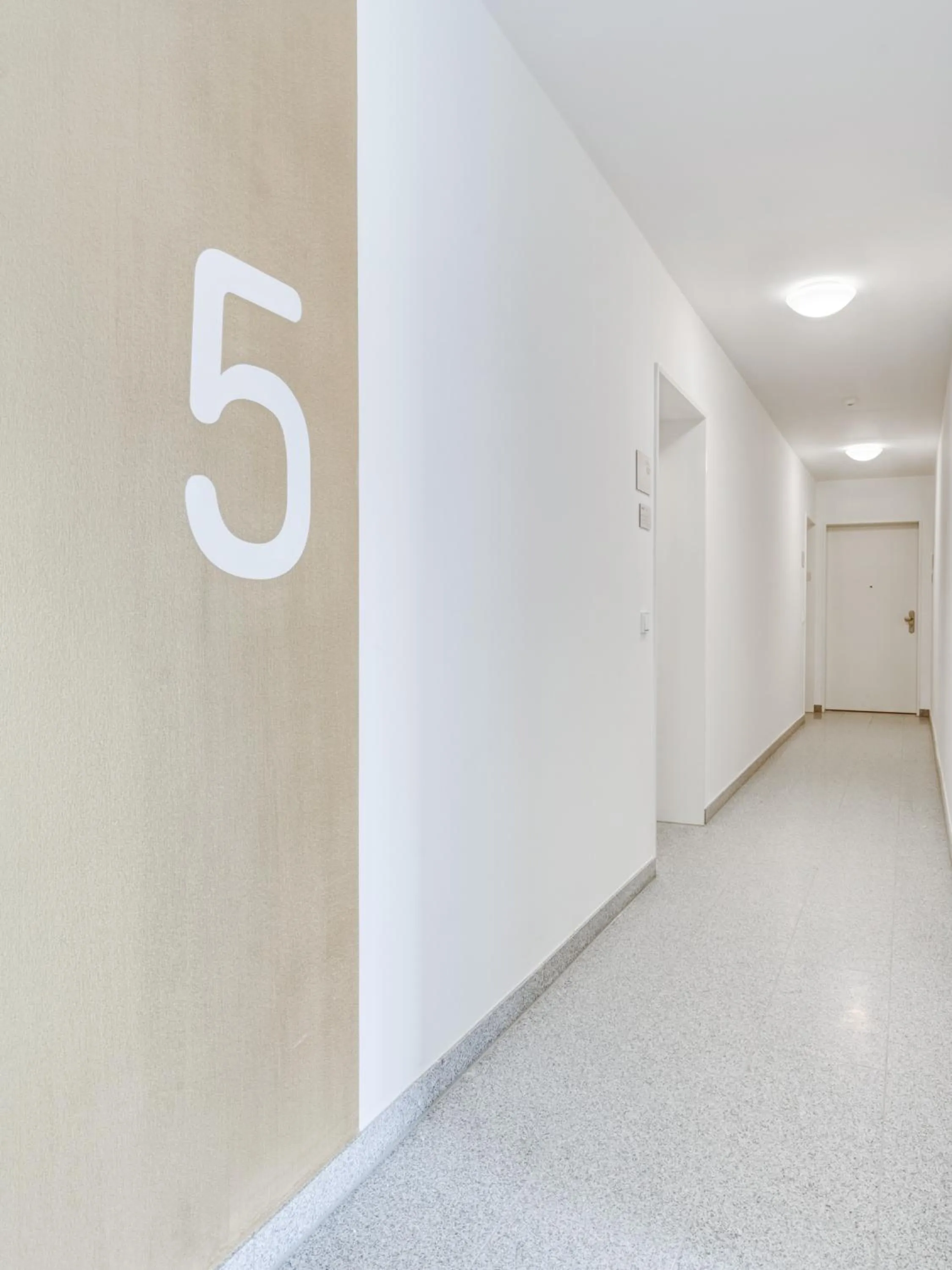 Property building in Limehome Dresden Wallstraße - Digital Access