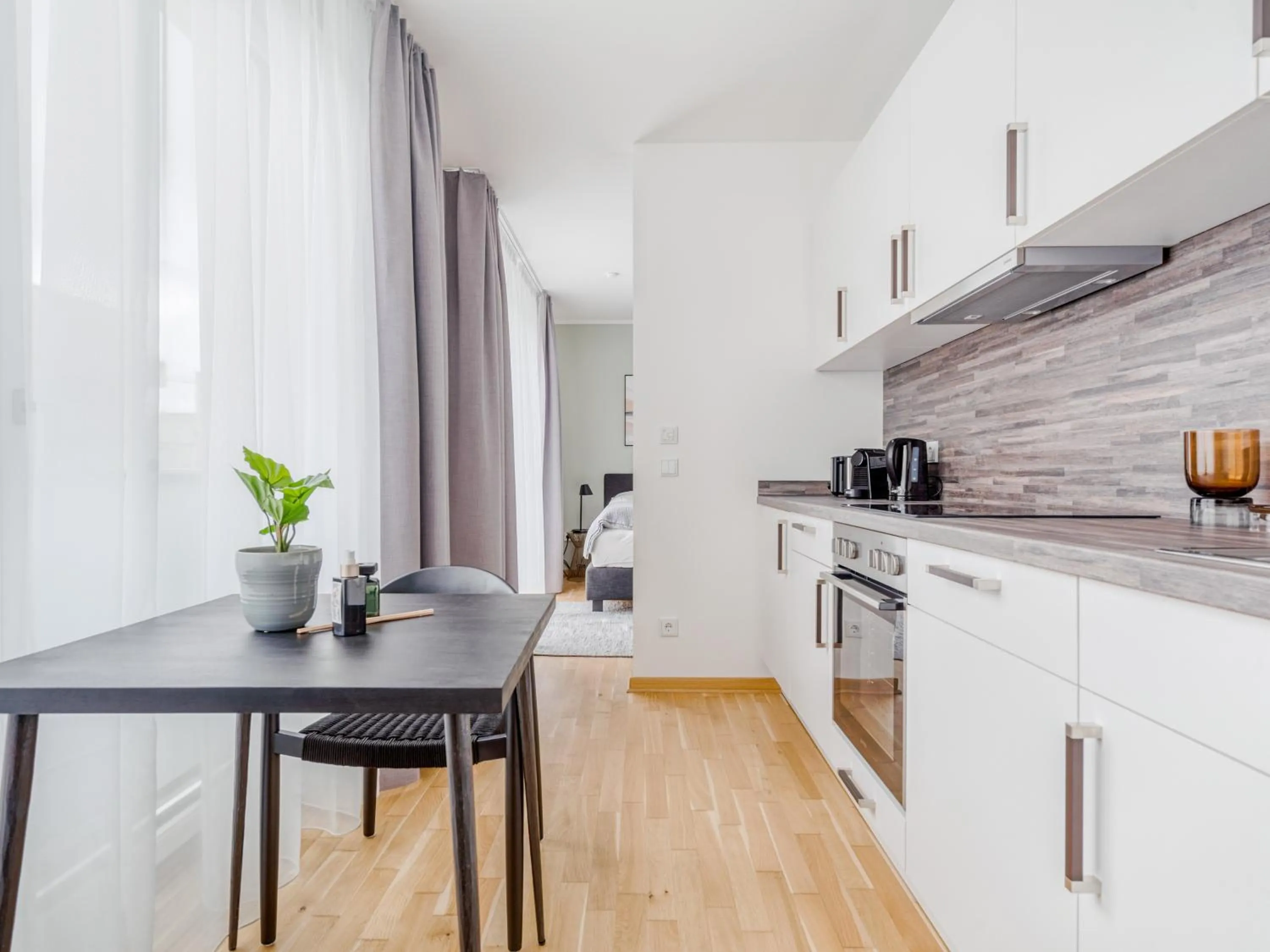 Kitchen or kitchenette in Limehome Dresden Wallstraße - Digital Access