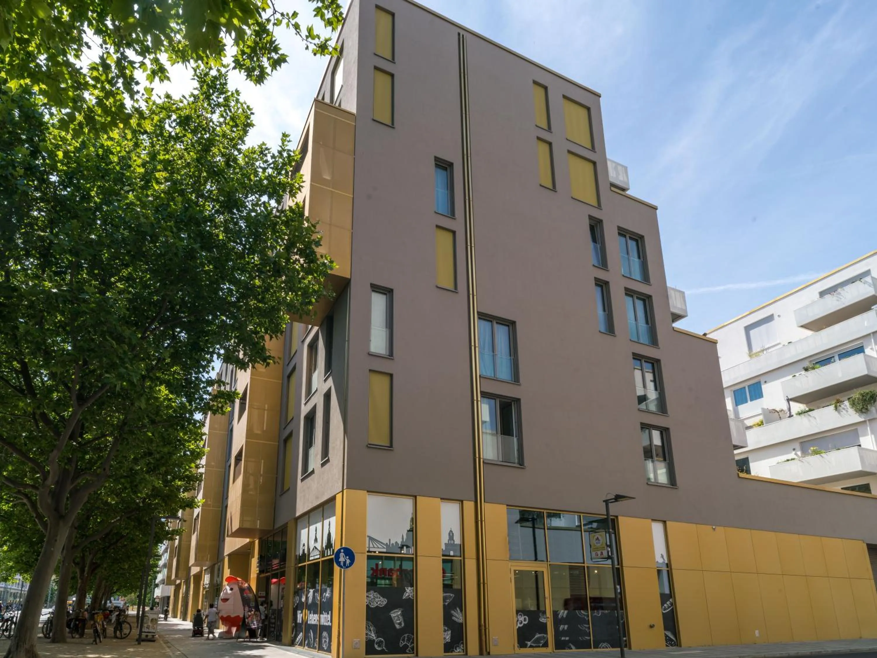 Facade/entrance in Limehome Dresden Wallstraße - Digital Access
