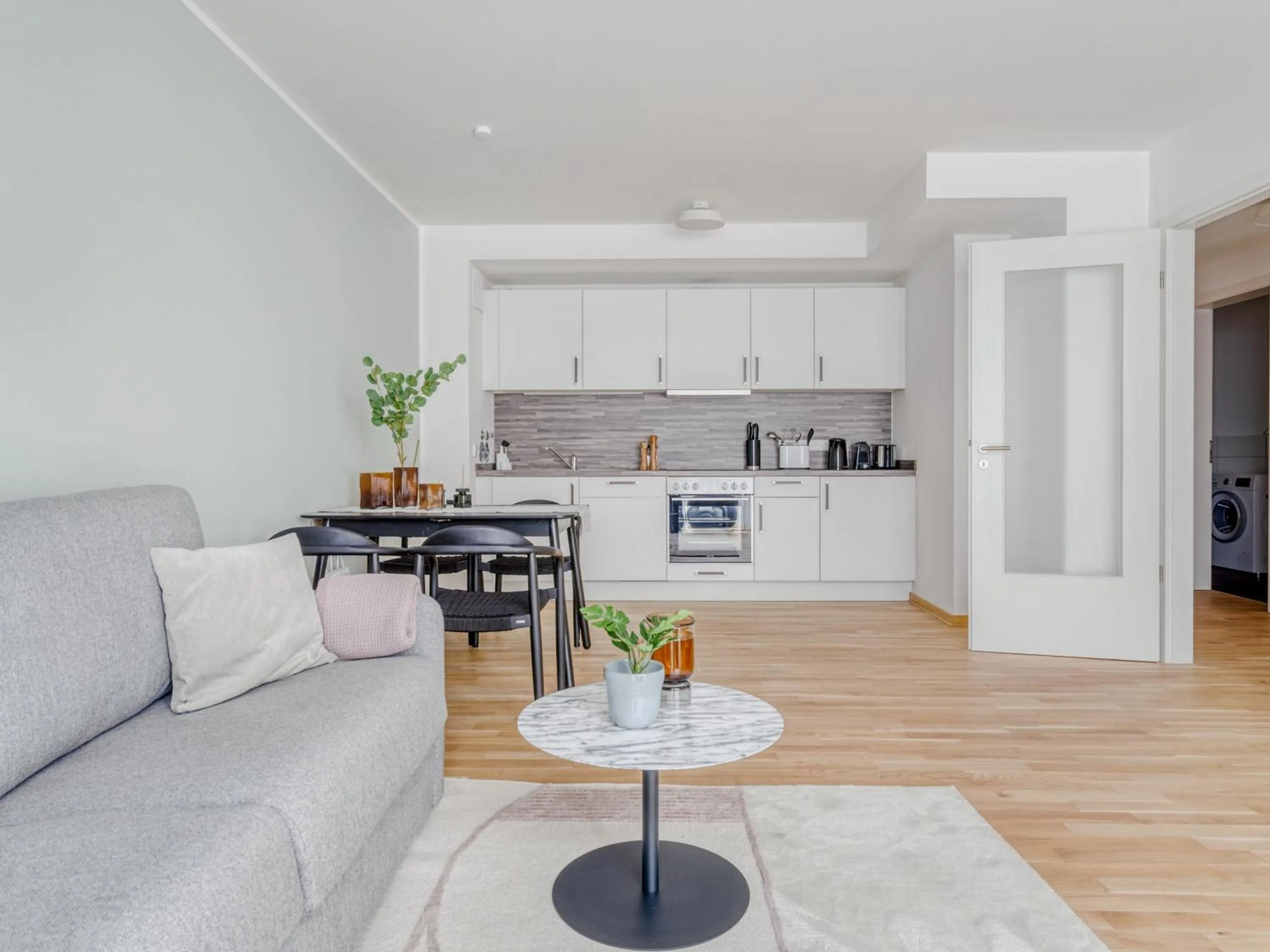 Kitchen or kitchenette in Limehome Dresden Wallstraße - Digital Access