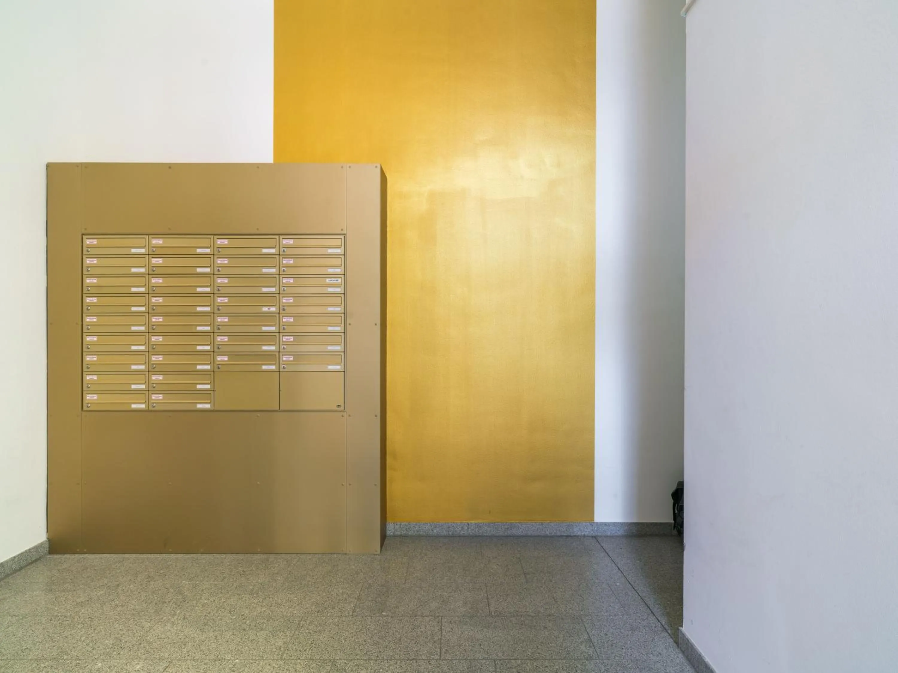 Property building in Limehome Dresden Wallstraße - Digital Access