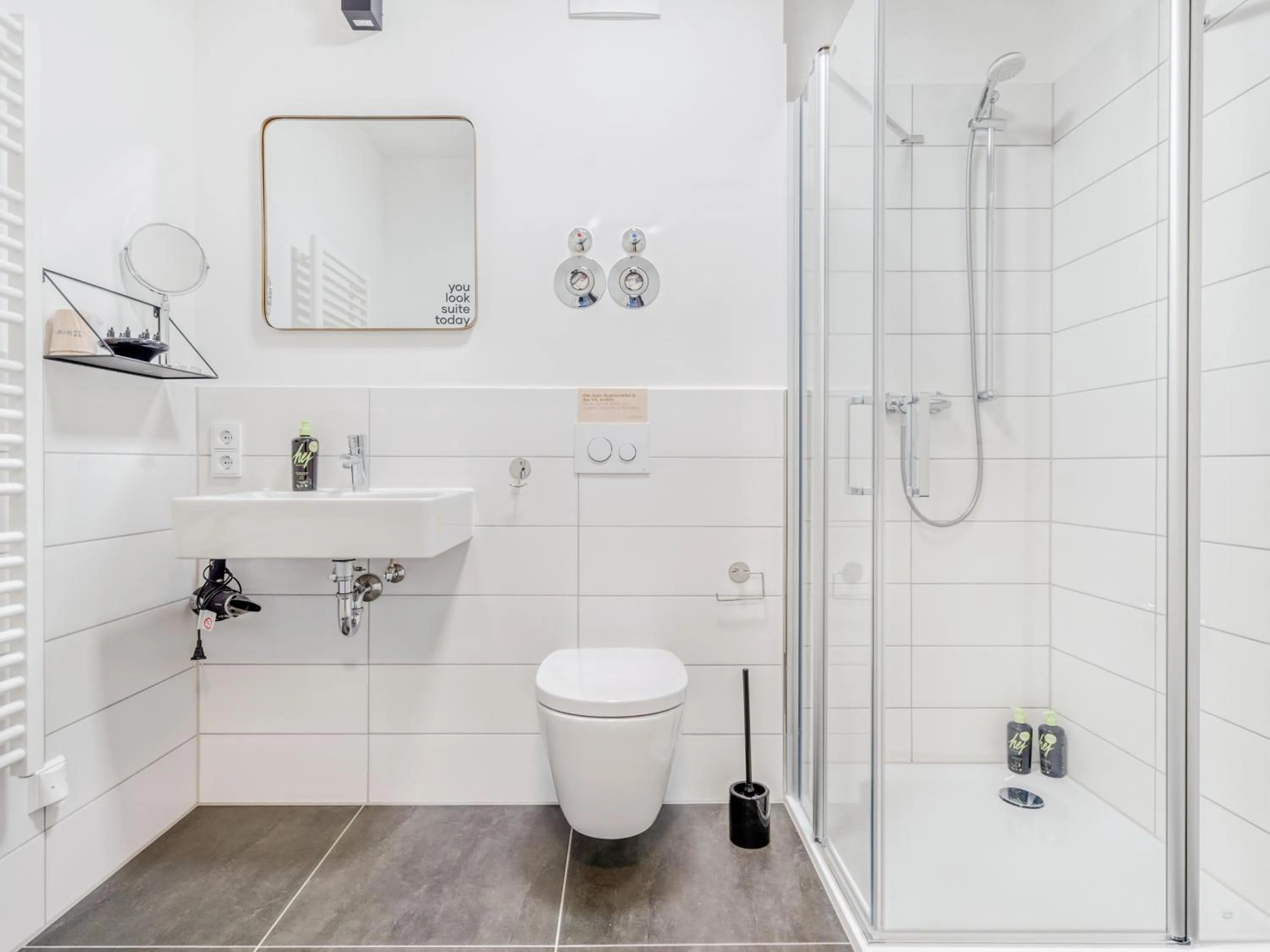 Shower in Limehome Dresden Wallstraße - Digital Access