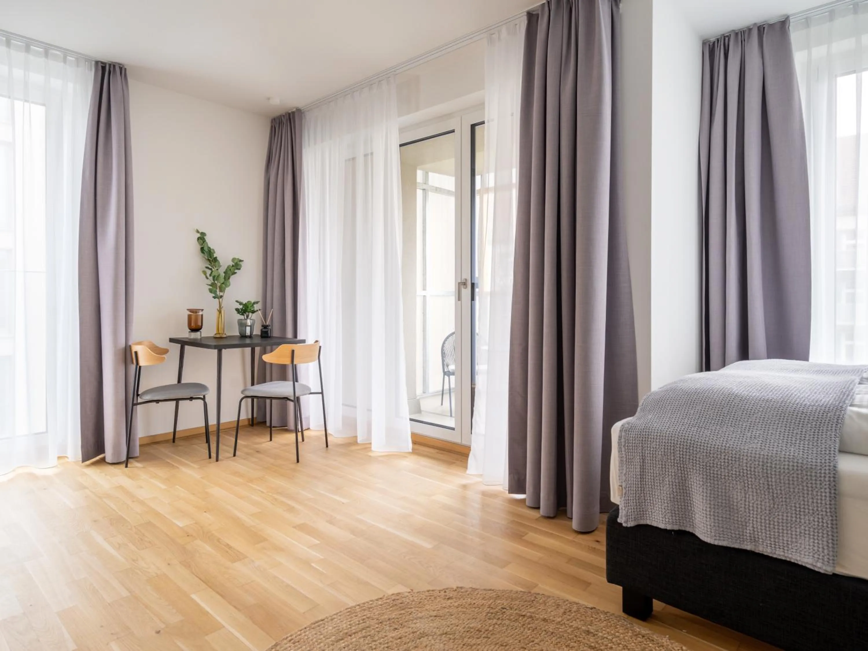 Living room, Bed in Limehome Dresden Wallstraße - Digital Access