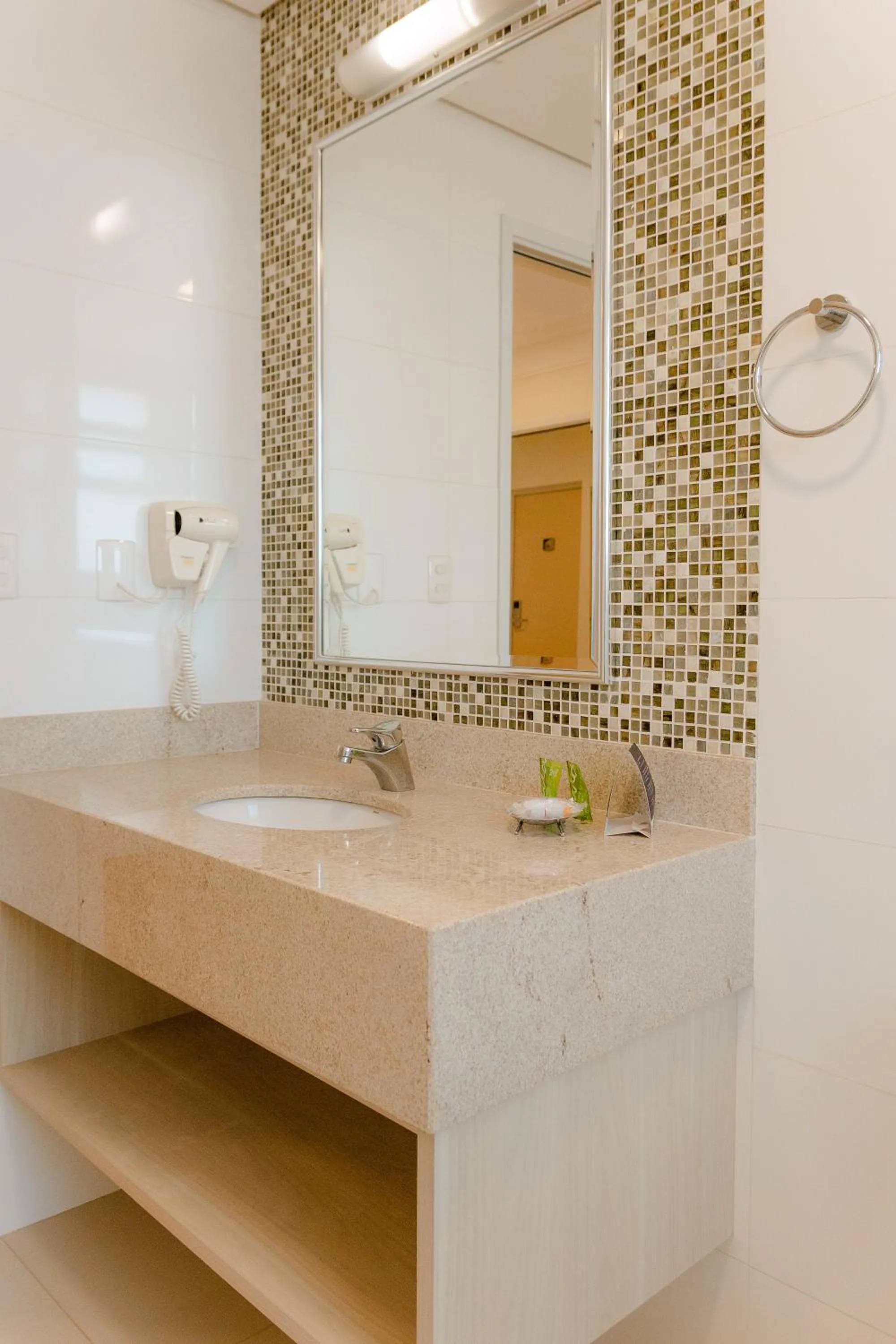 Bathroom in Porto Feliz Executive Hotel