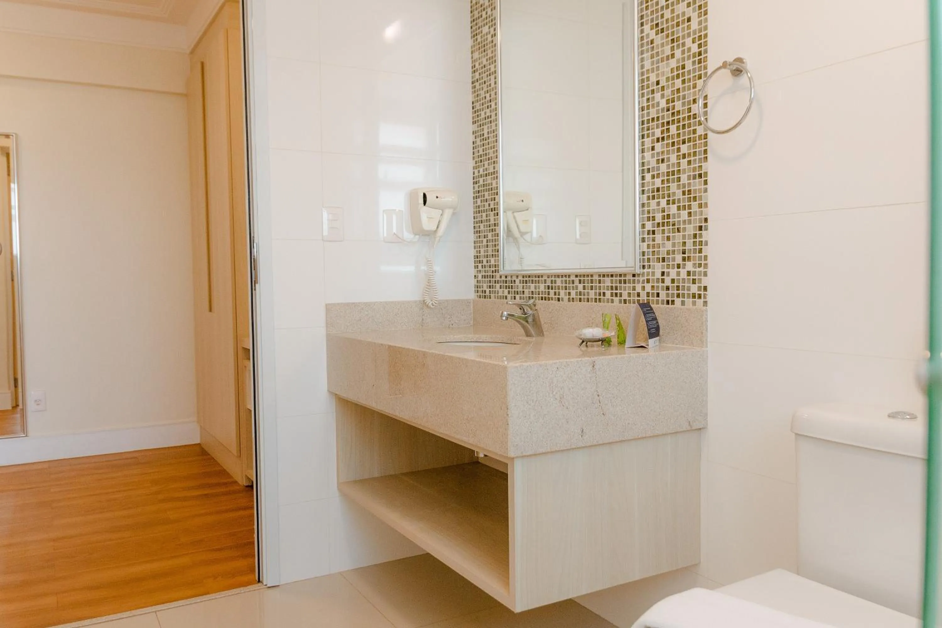 Bathroom in Porto Feliz Executive Hotel