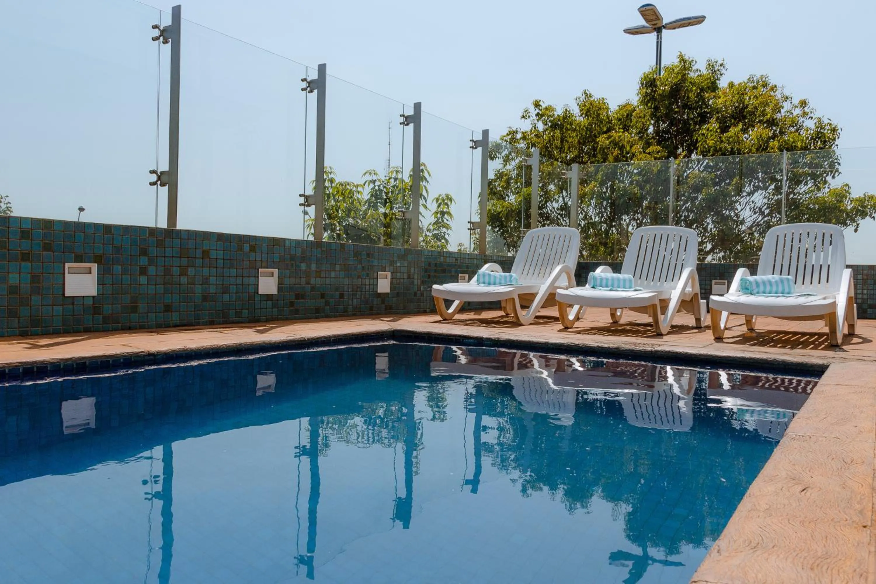 Swimming pool in Porto Feliz Executive Hotel