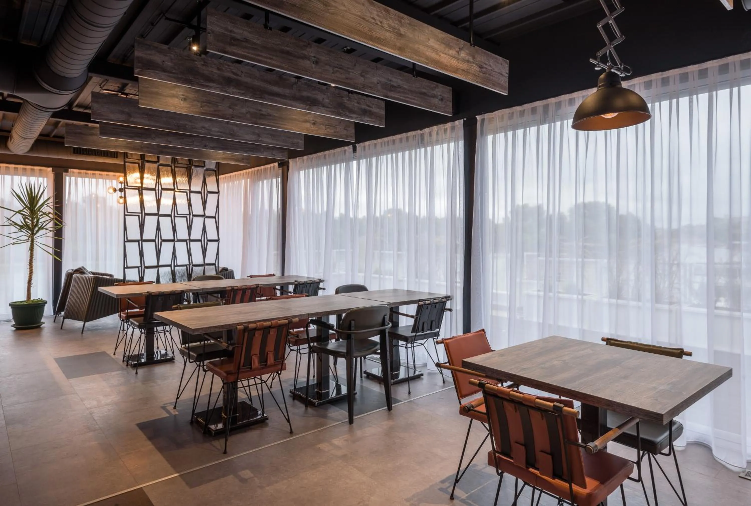 Restaurant/places to eat in Joy 5 Hotel & SPA