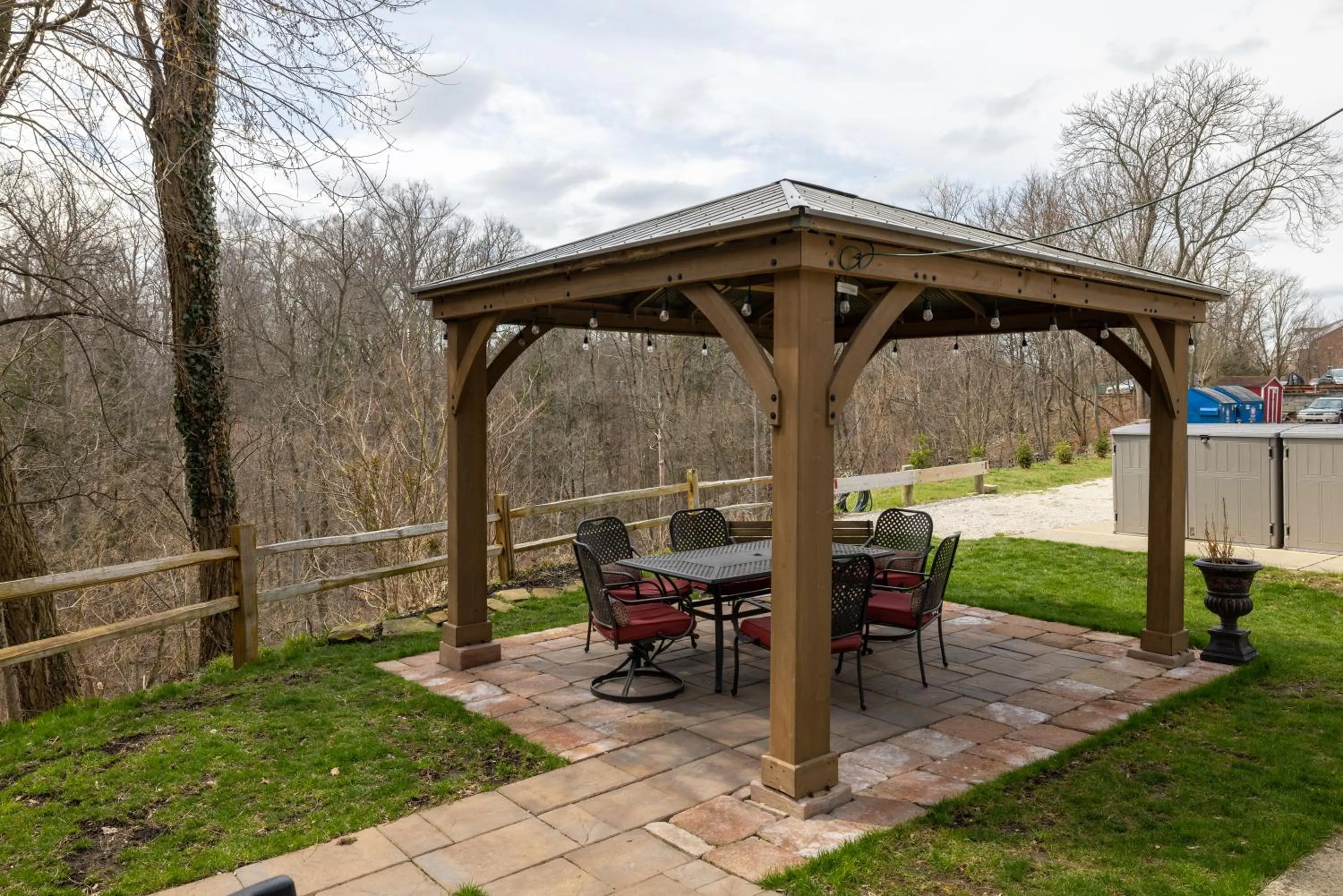 Georgetown Villas 1-1b Close to Cleveland Airport and the Rocky River Valley