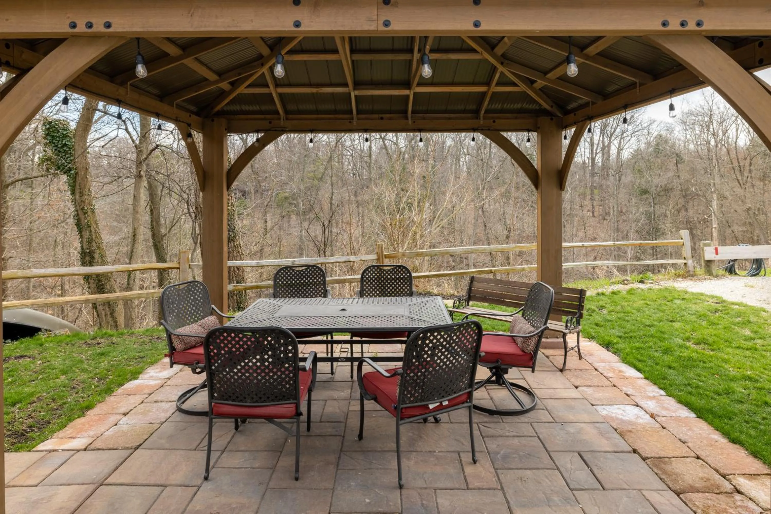 Georgetown Villas 1-1b Close to Cleveland Airport and the Rocky River Valley