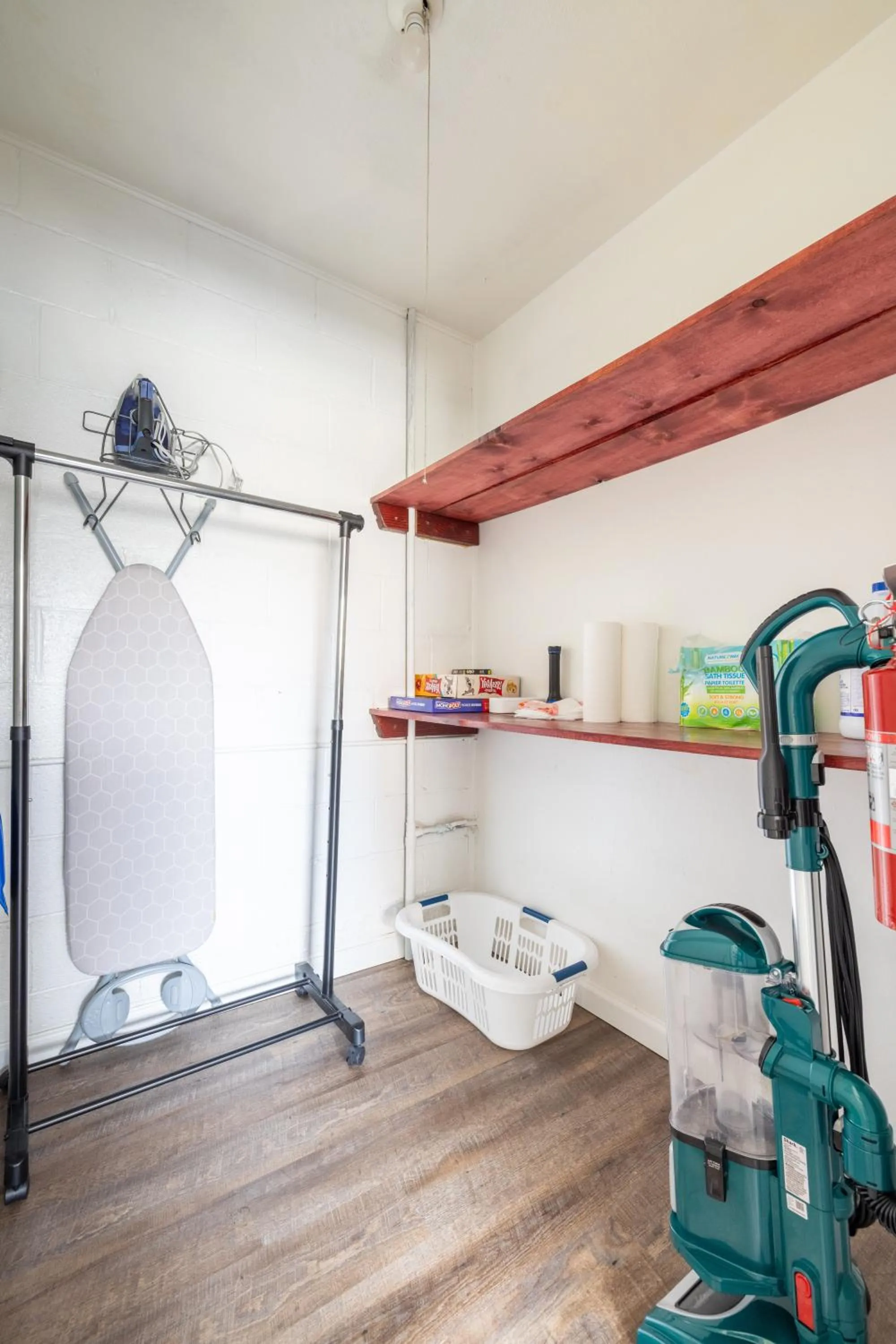 Georgetown Villas 1-1b Close to Cleveland Airport and the Rocky River Valley