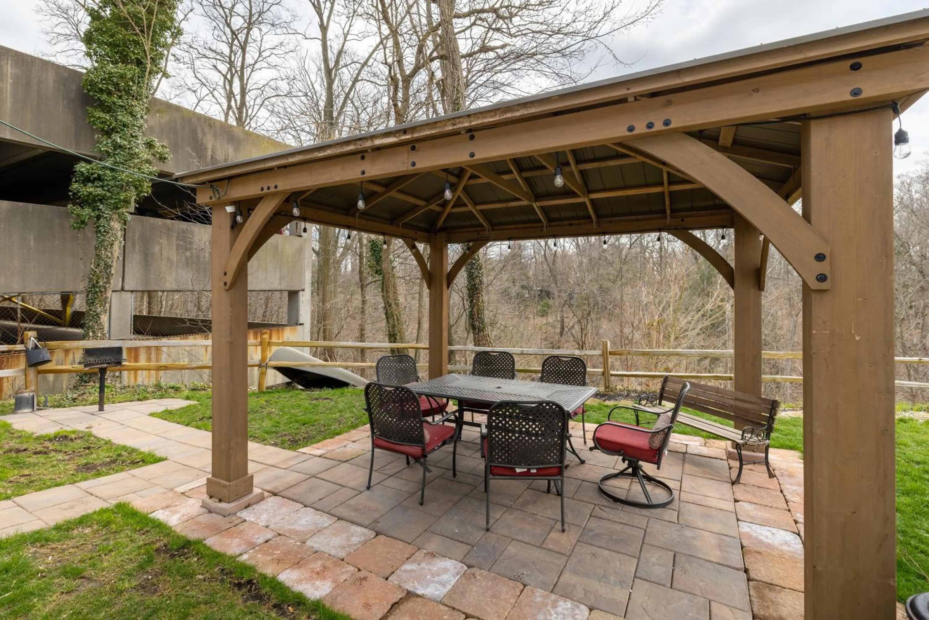 Georgetown Villas 1-1b Close to Cleveland Airport and the Rocky River Valley