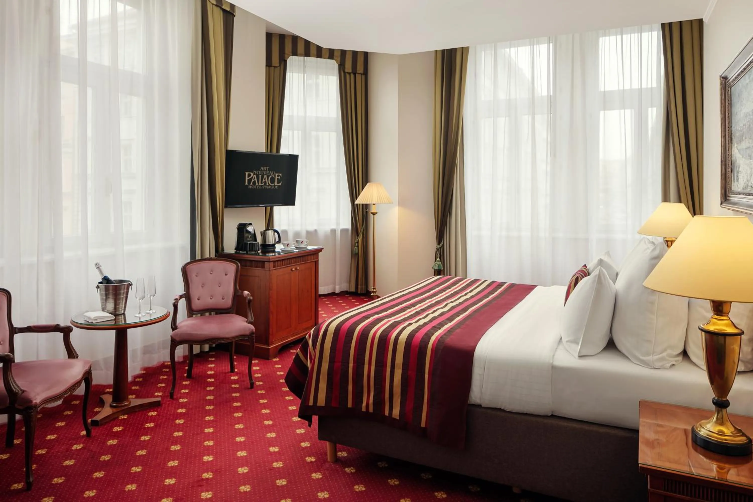 Photo of the whole room, Bed in Art Nouveau Palace Hotel