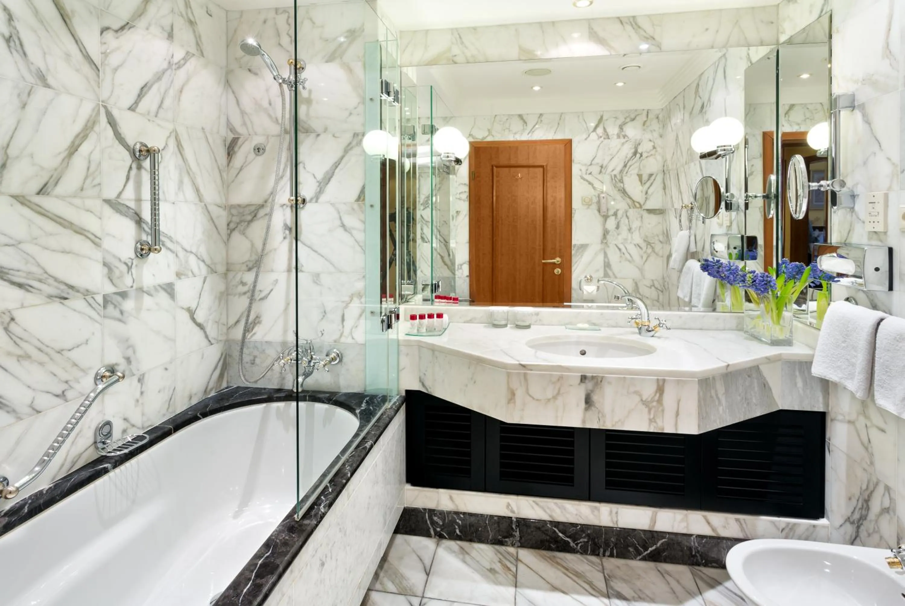 Bathroom in Art Nouveau Palace Hotel