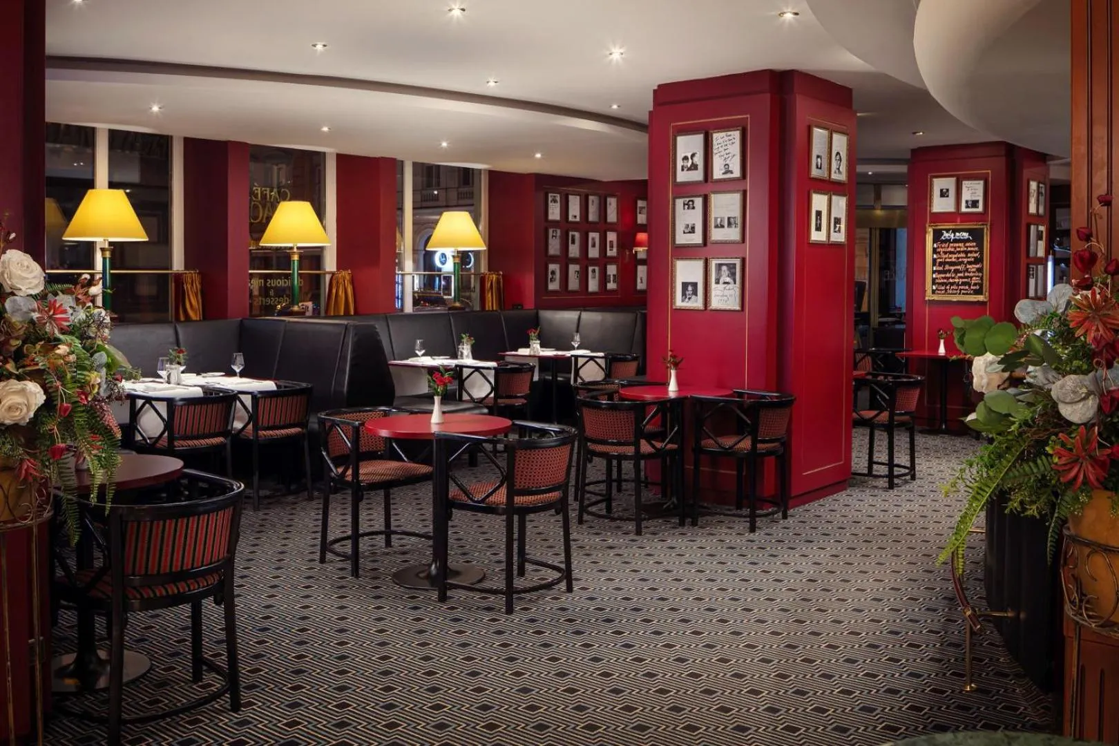 Restaurant/places to eat in Art Nouveau Palace Hotel