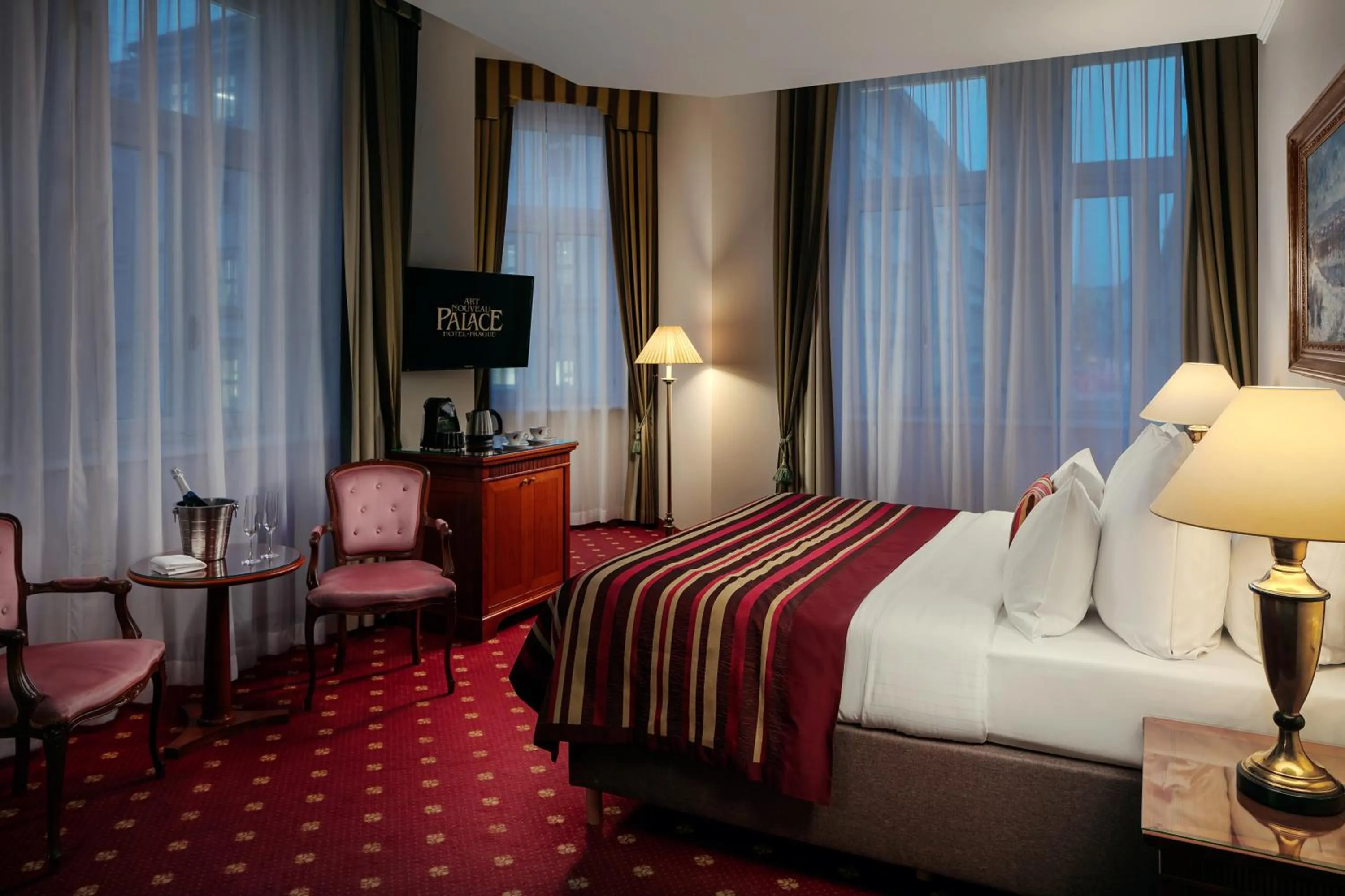 Photo of the whole room, Bed in Art Nouveau Palace Hotel