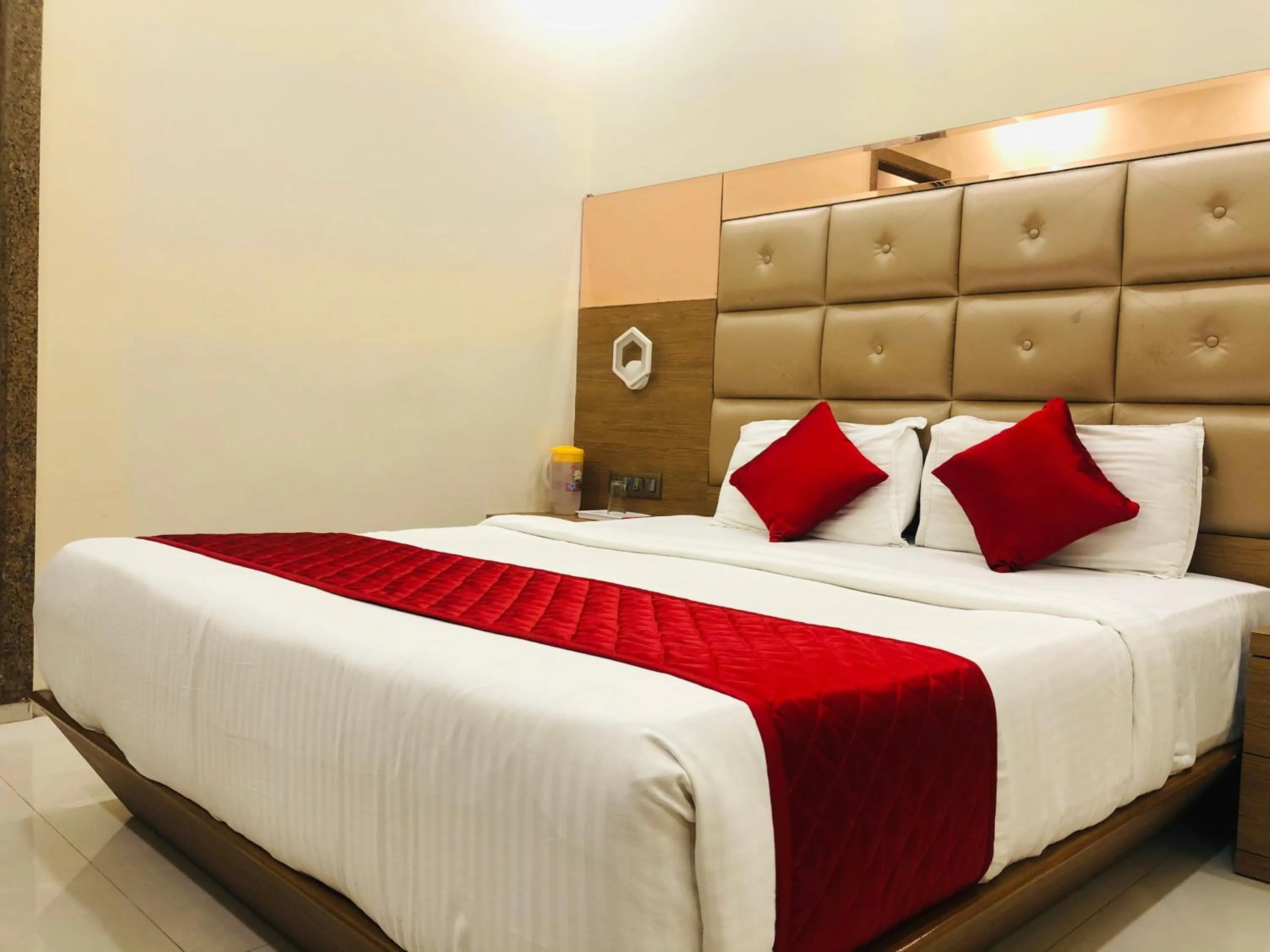 Bed in Hotel Guestinn Residency