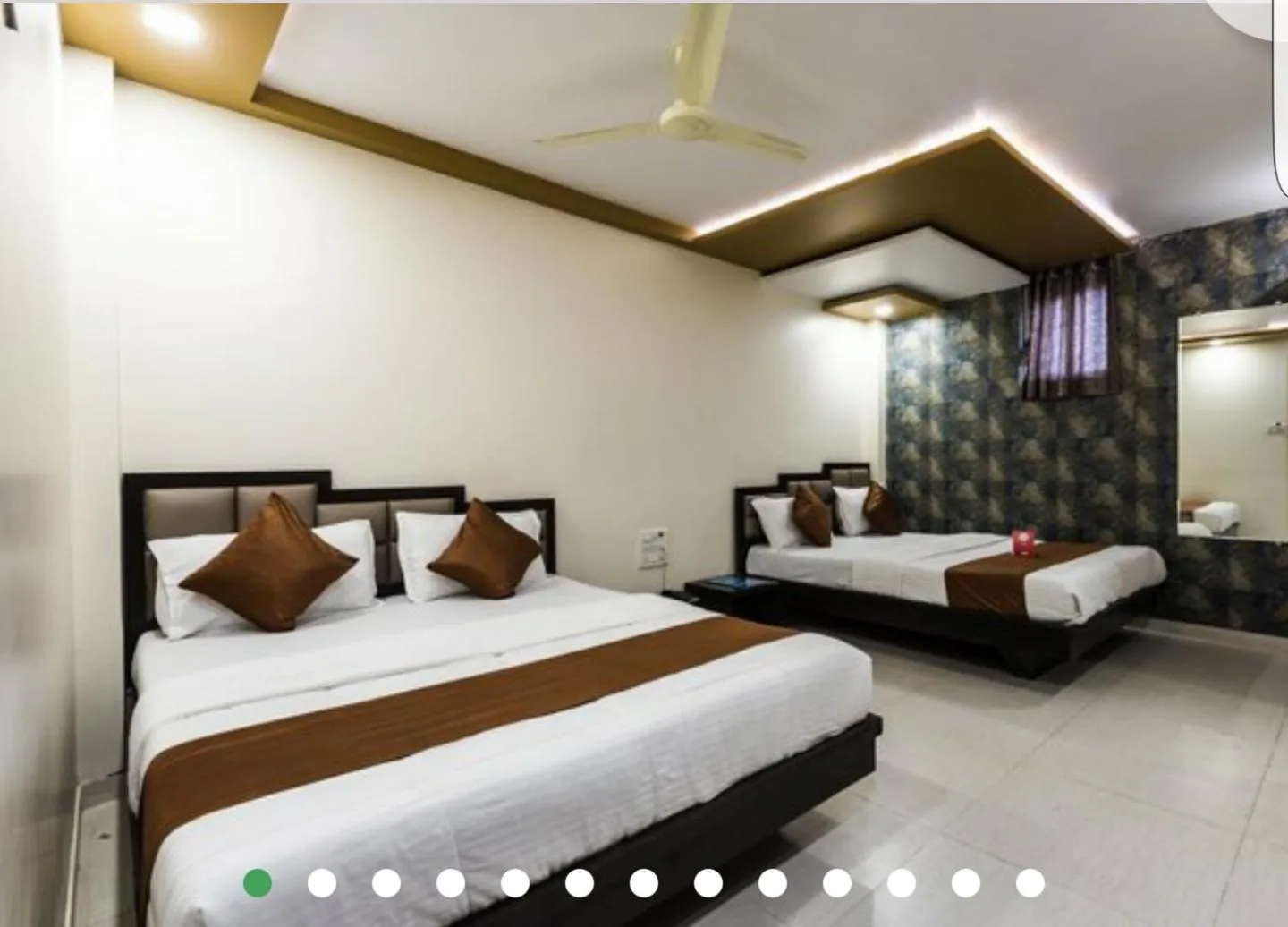 Bed in Hotel Guestinn Residency