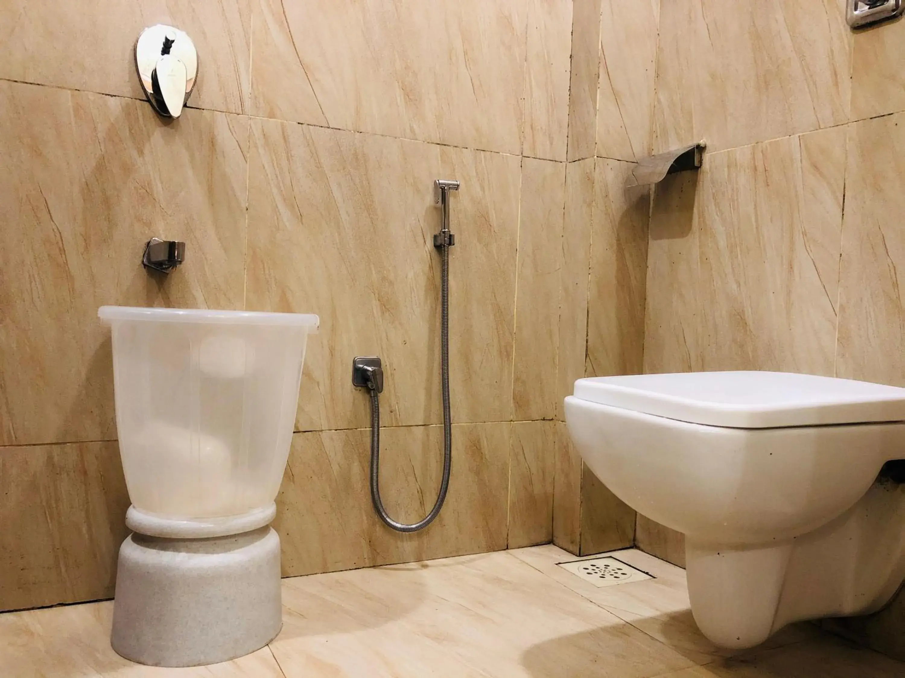 Deluxe Double Room - single occupancy in Hotel Guestinn Residency Deluxe Double Room - single occupancy in Hotel Guestinn Residency