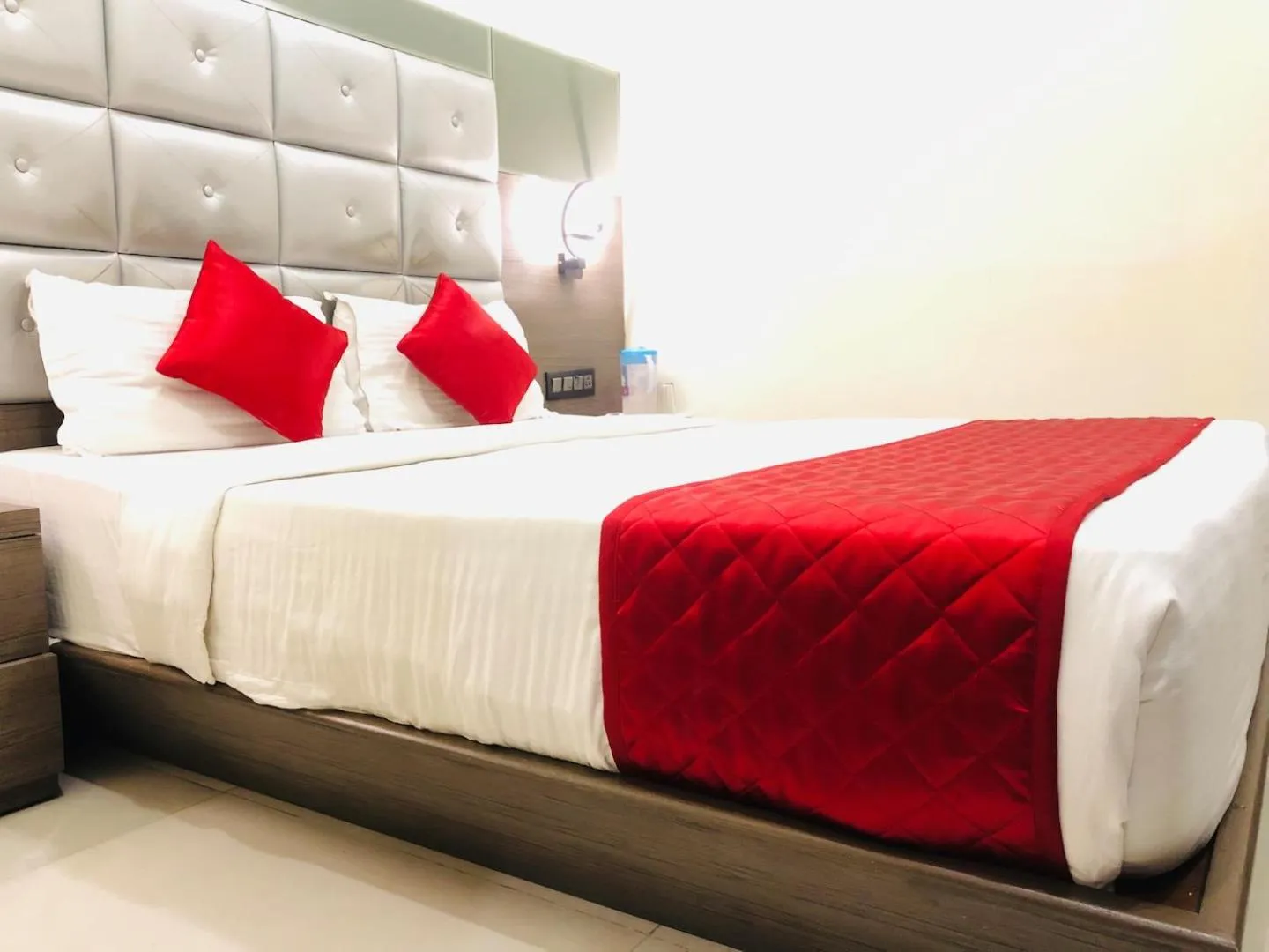 Bed in Hotel Guestinn Residency