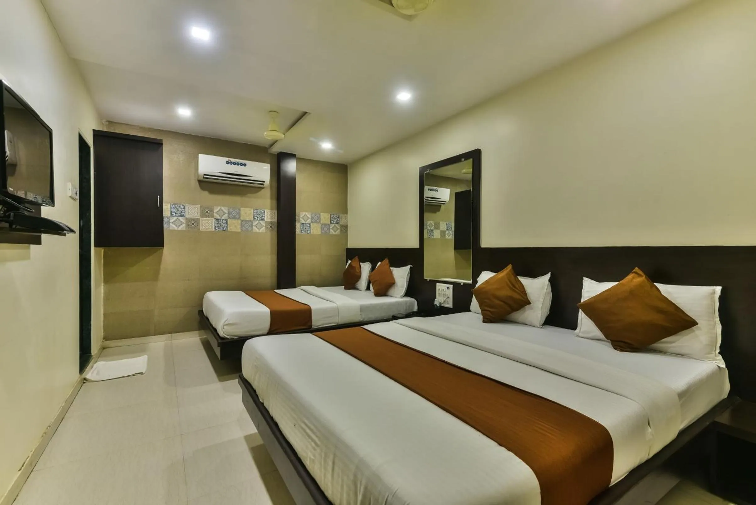 Bedroom, Bed in Hotel Guestinn Residency