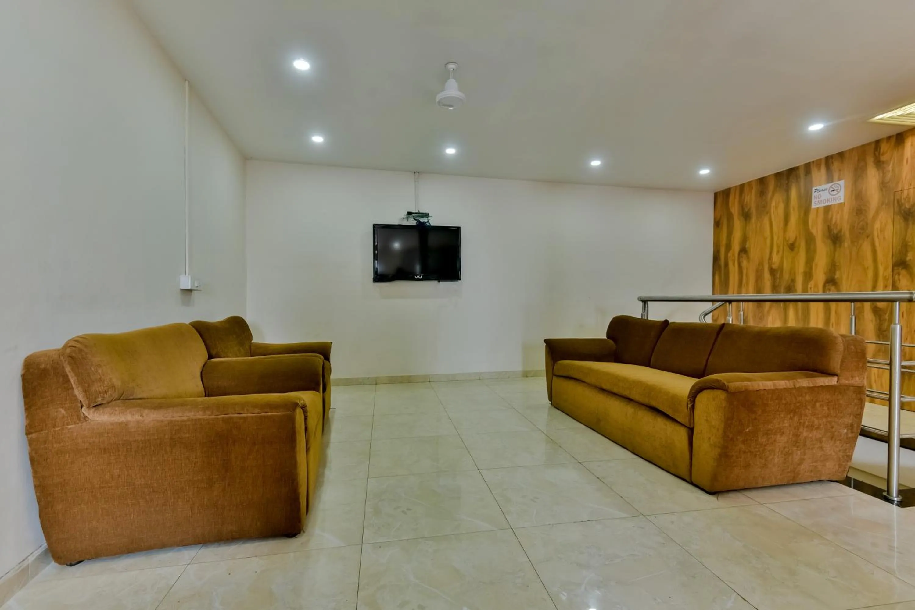 Dining area in Hotel Guestinn Residency
