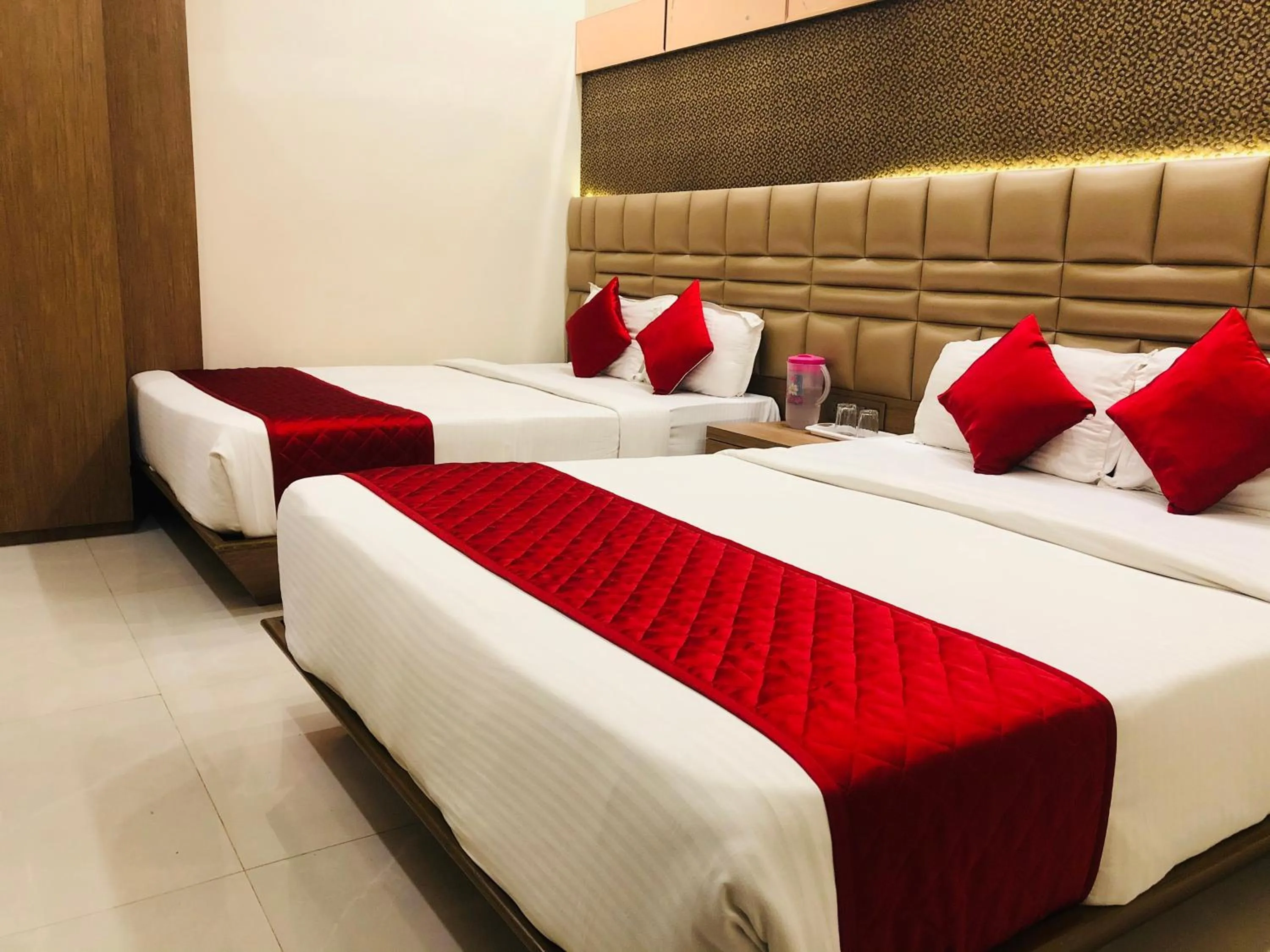 Bed in Hotel Guestinn Residency