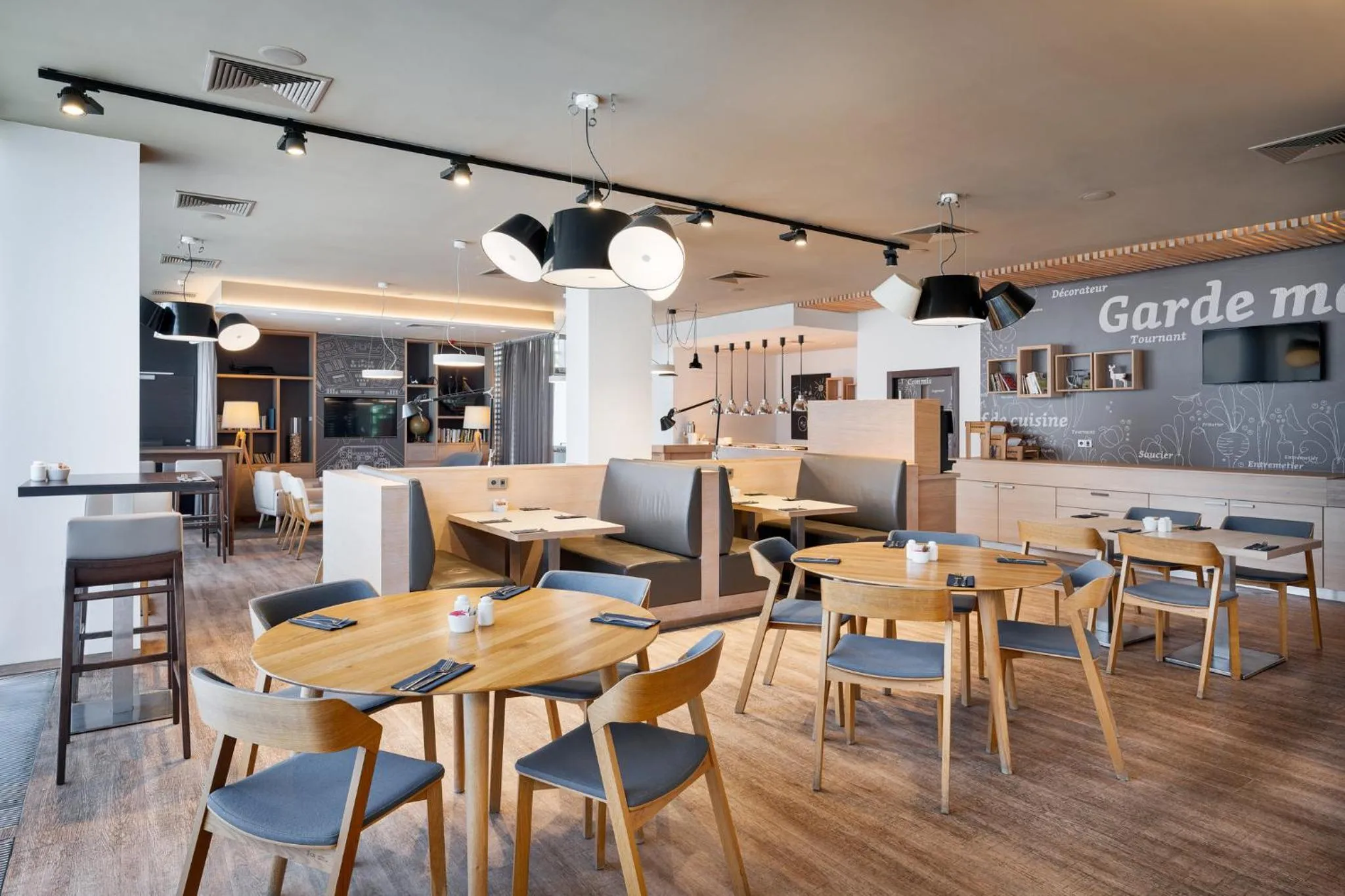 Restaurant/places to eat in Holiday Inn Prague Airport by IHG