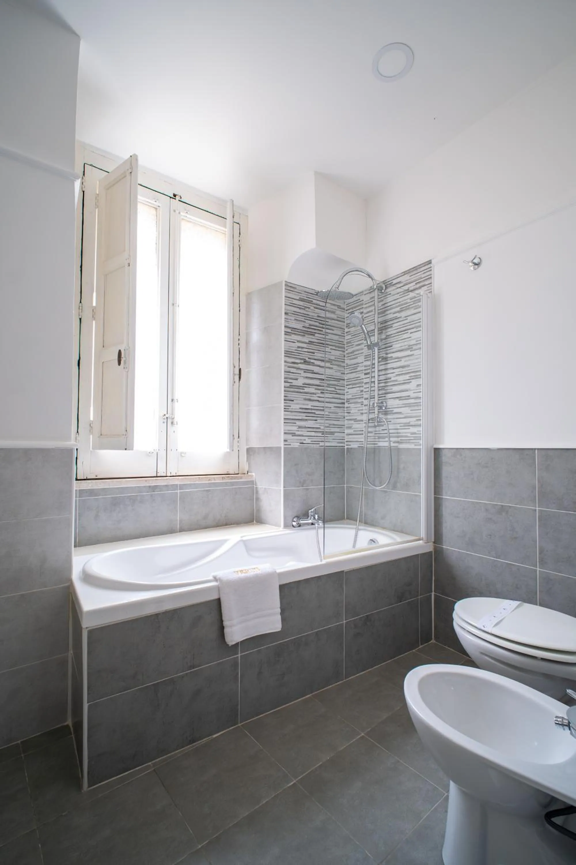 Bathroom in Verus Room