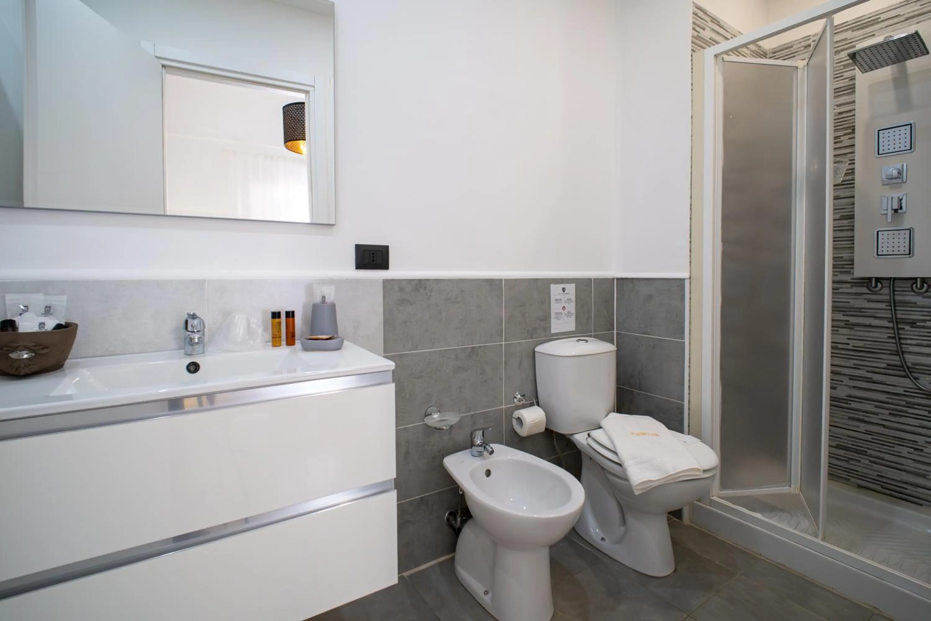 Bathroom in Verus Room