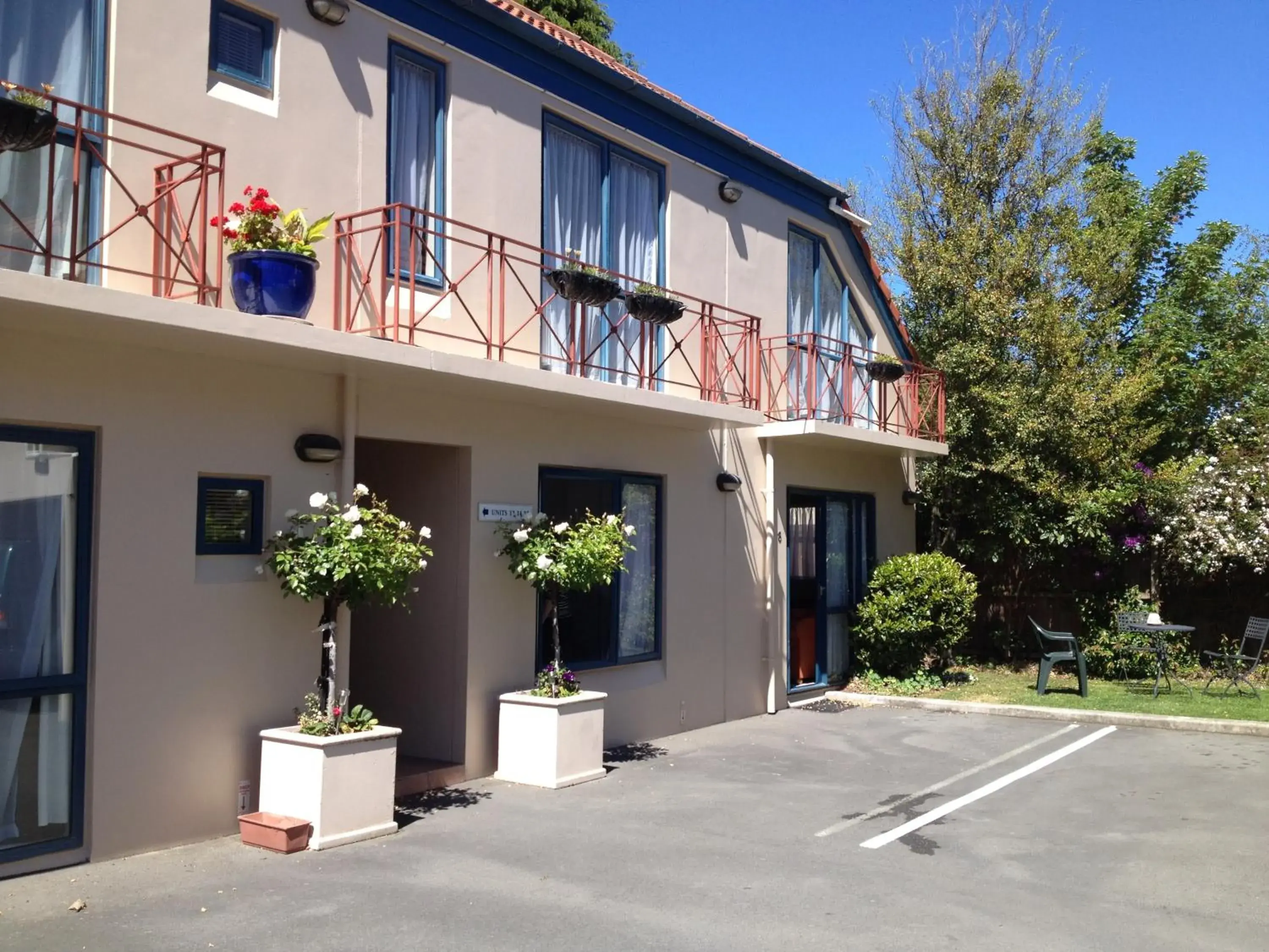 Facade/entrance, Property Building in Bush Inn Court Motel