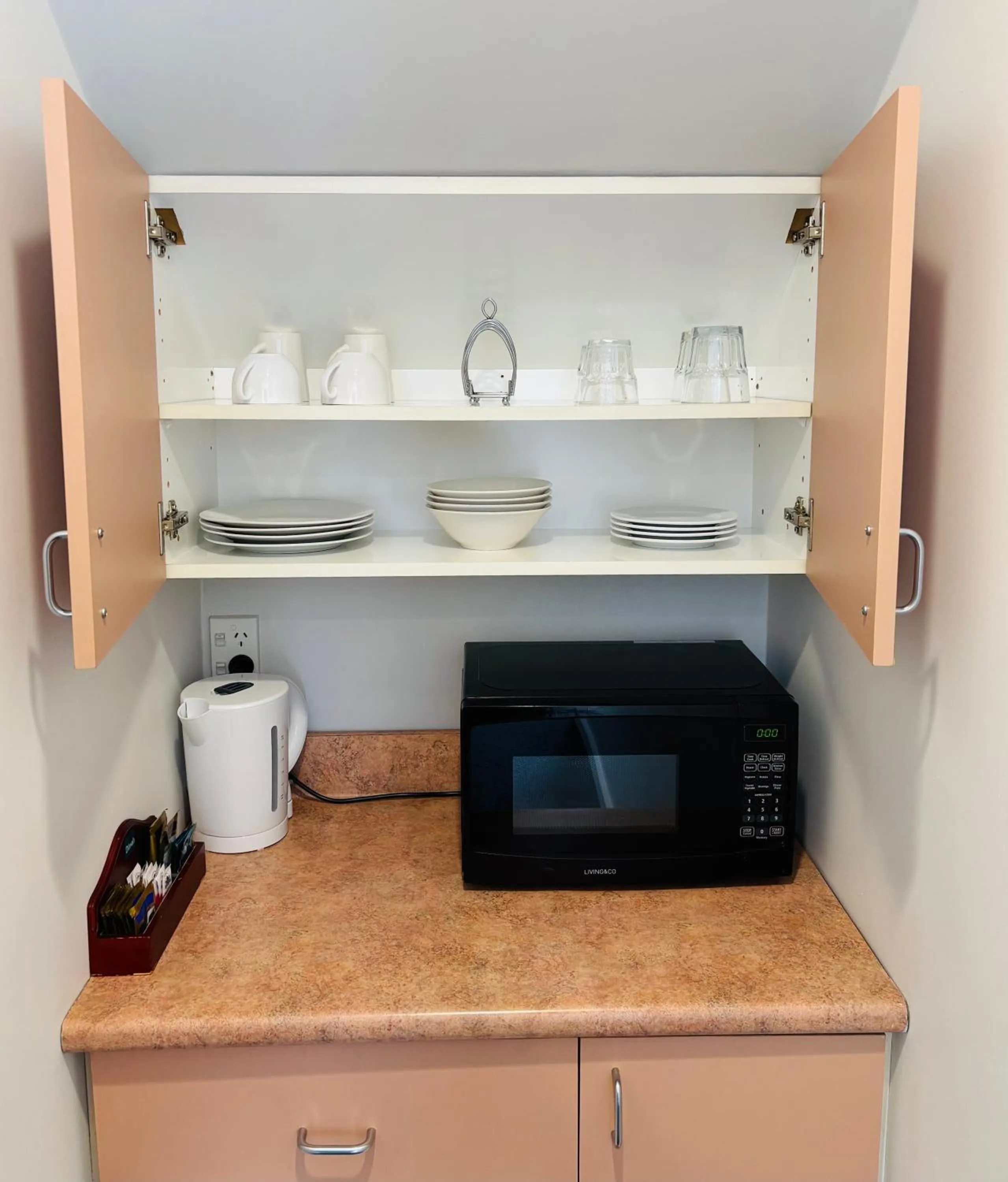 Kitchen or kitchenette in Bush Inn Court Motel