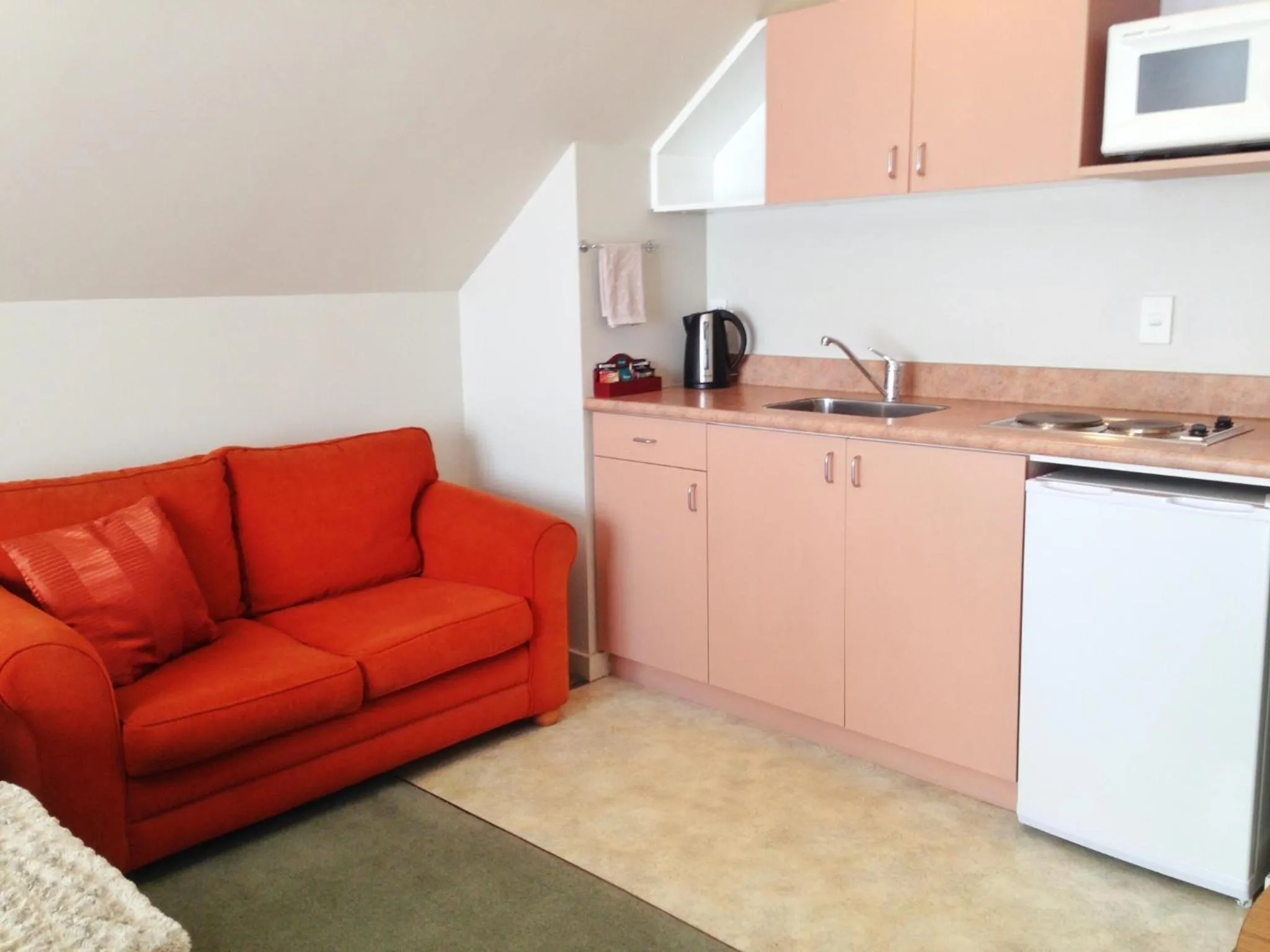 Kitchen or kitchenette in Bush Inn Court Motel